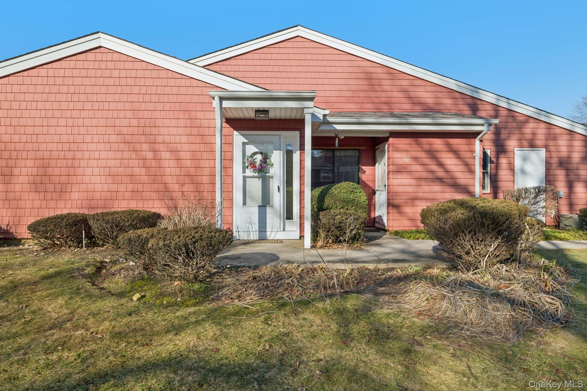 908 Drew Drive, Saint James, NY 11780