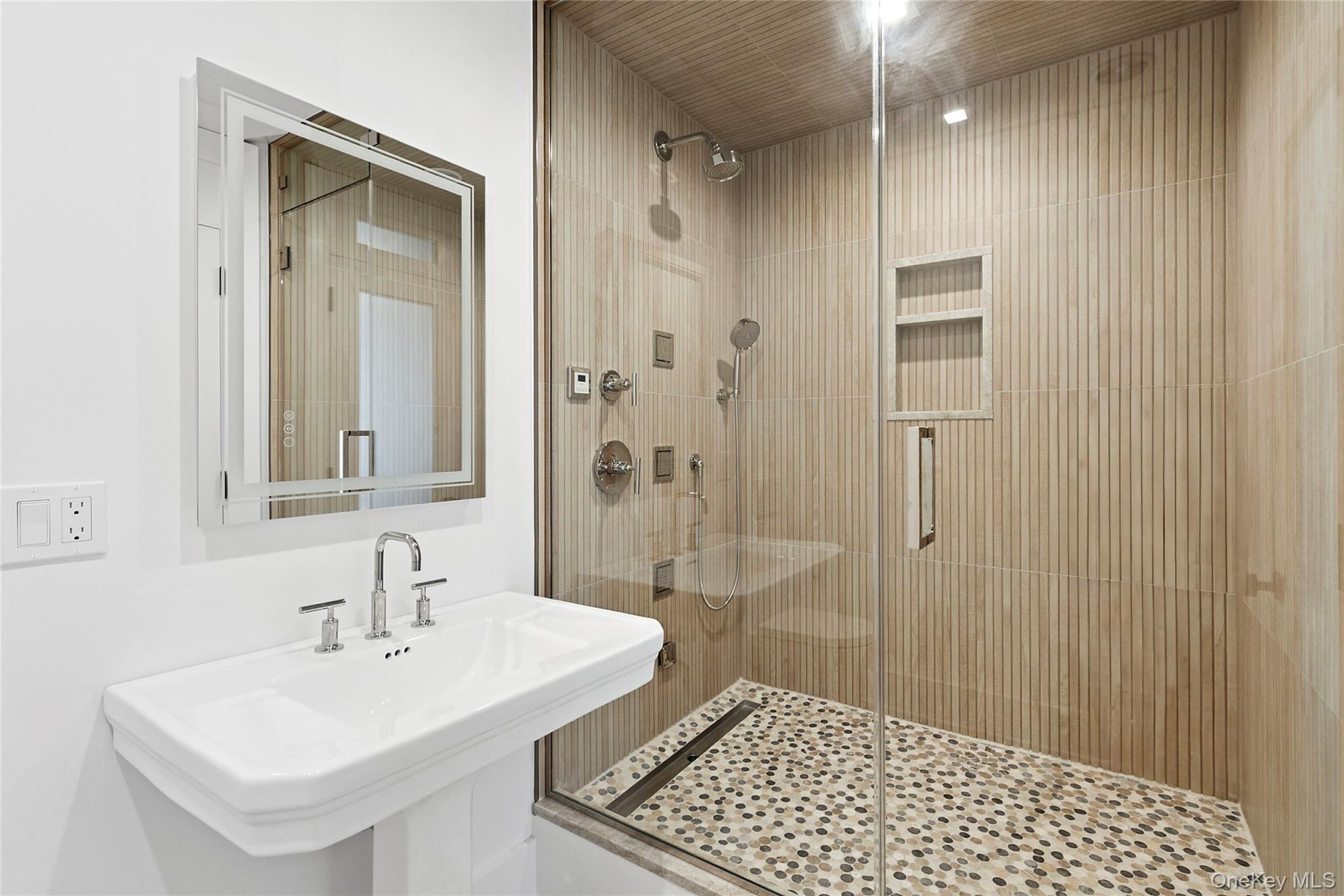 522 Wickapogue Road, Southampton, NY 11968