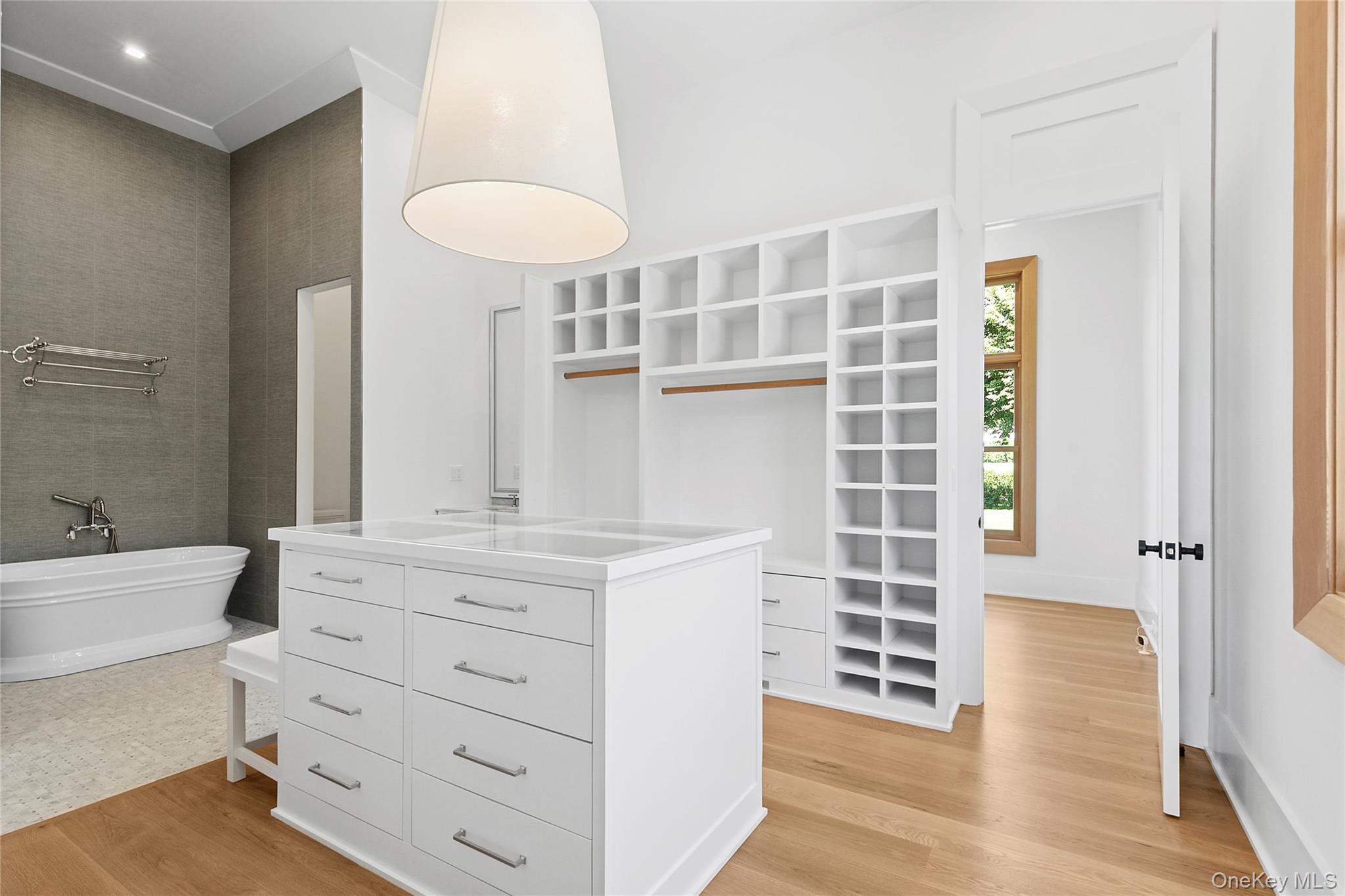 522 Wickapogue Road, Southampton, NY 11968