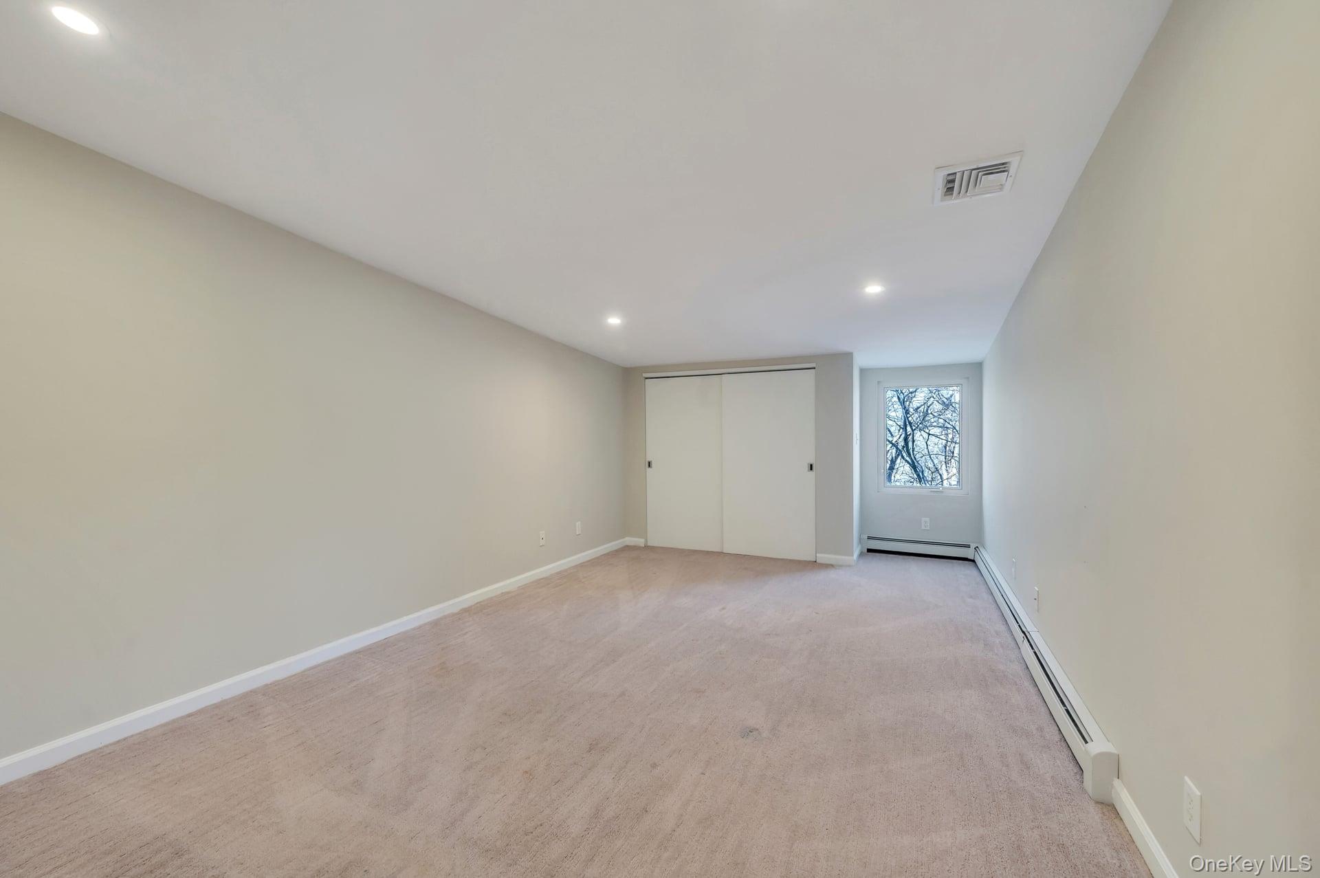 39 Sycamore Avenue, Farmingville, NY 11738