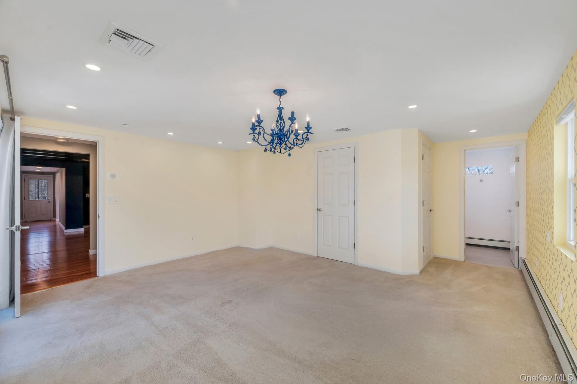 39 Sycamore Avenue, Farmingville, NY 11738