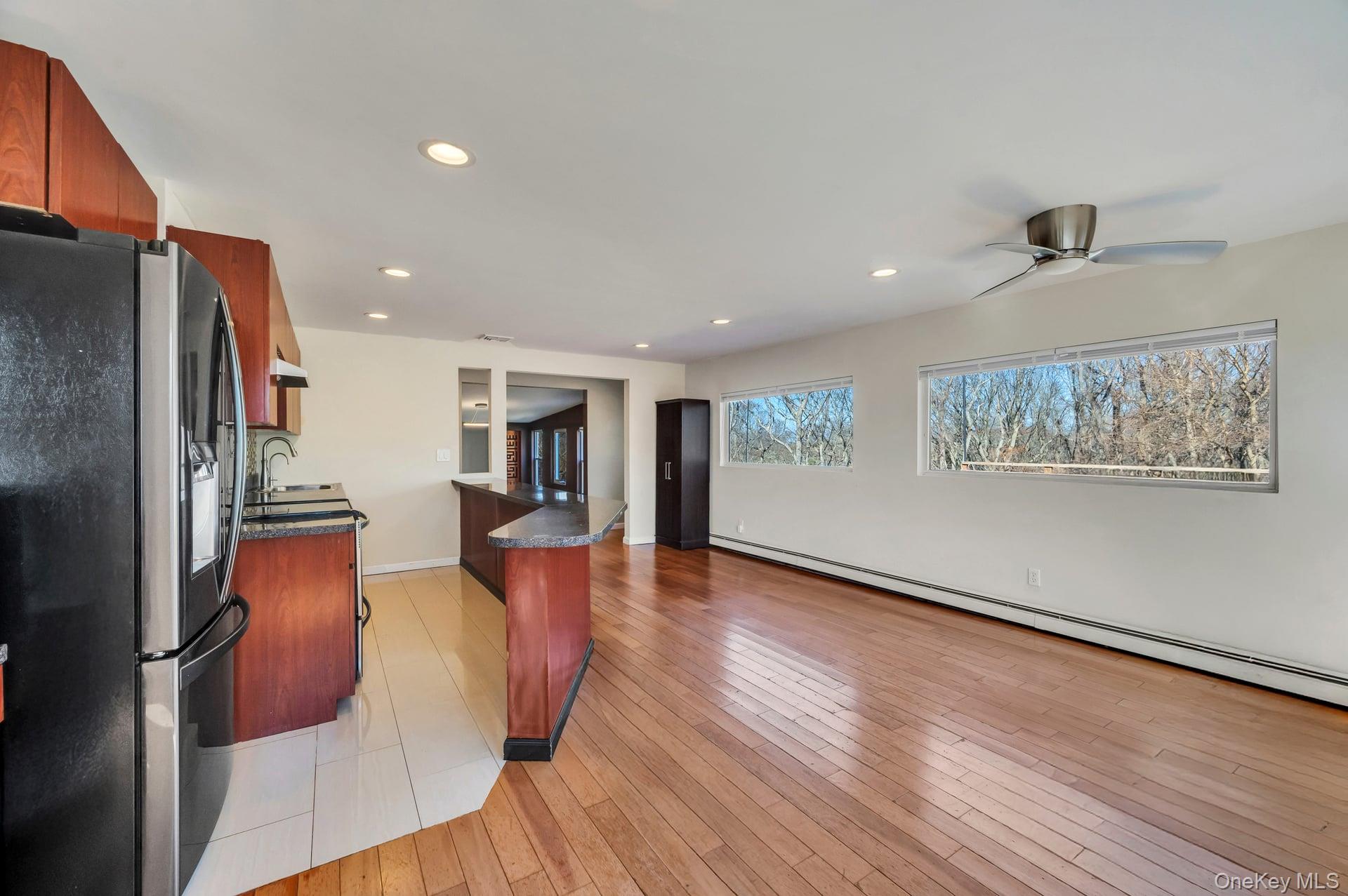 39 Sycamore Avenue, Farmingville, NY 11738