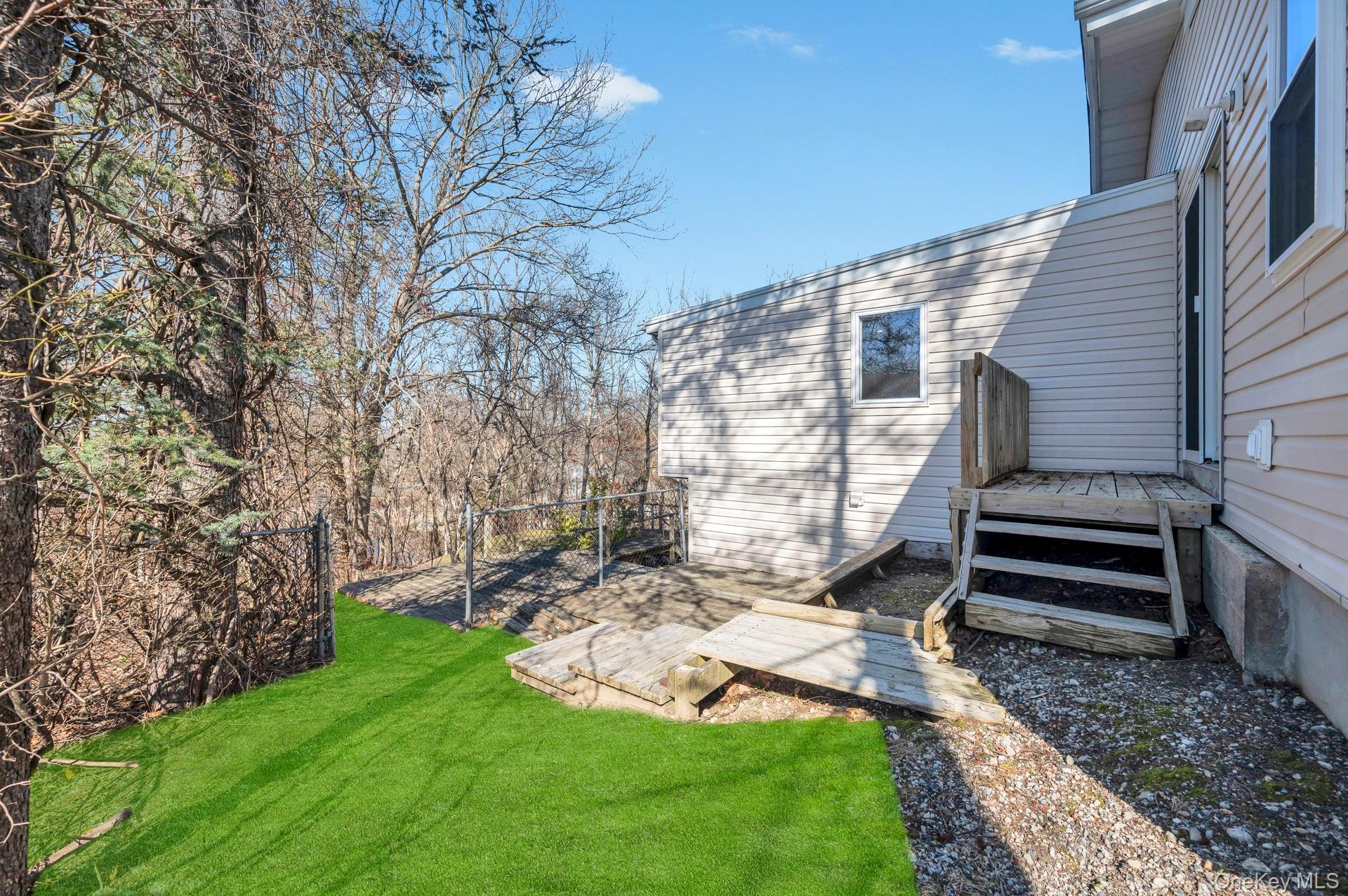 39 Sycamore Avenue, Farmingville, NY 11738