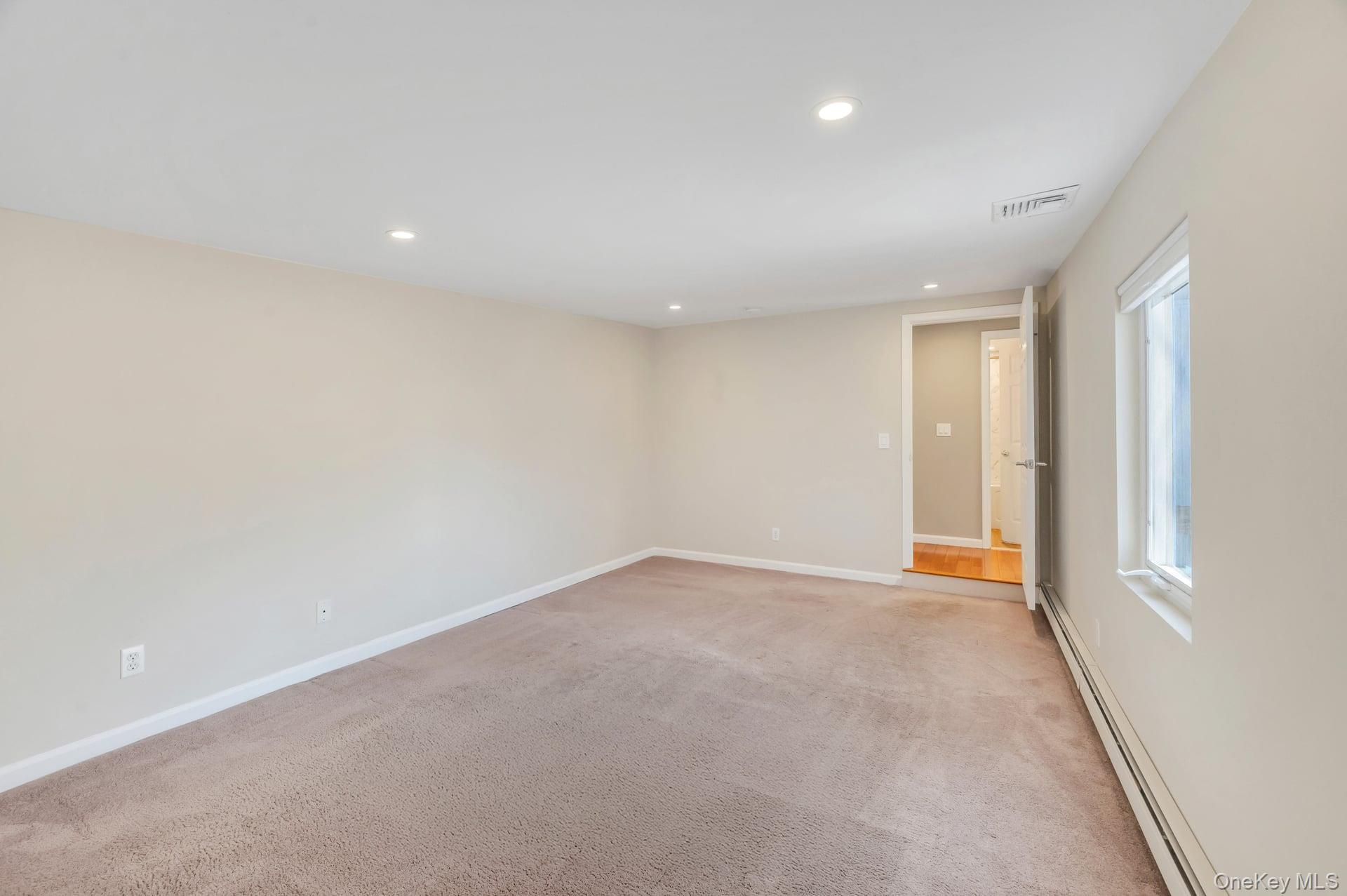 39 Sycamore Avenue, Farmingville, NY 11738