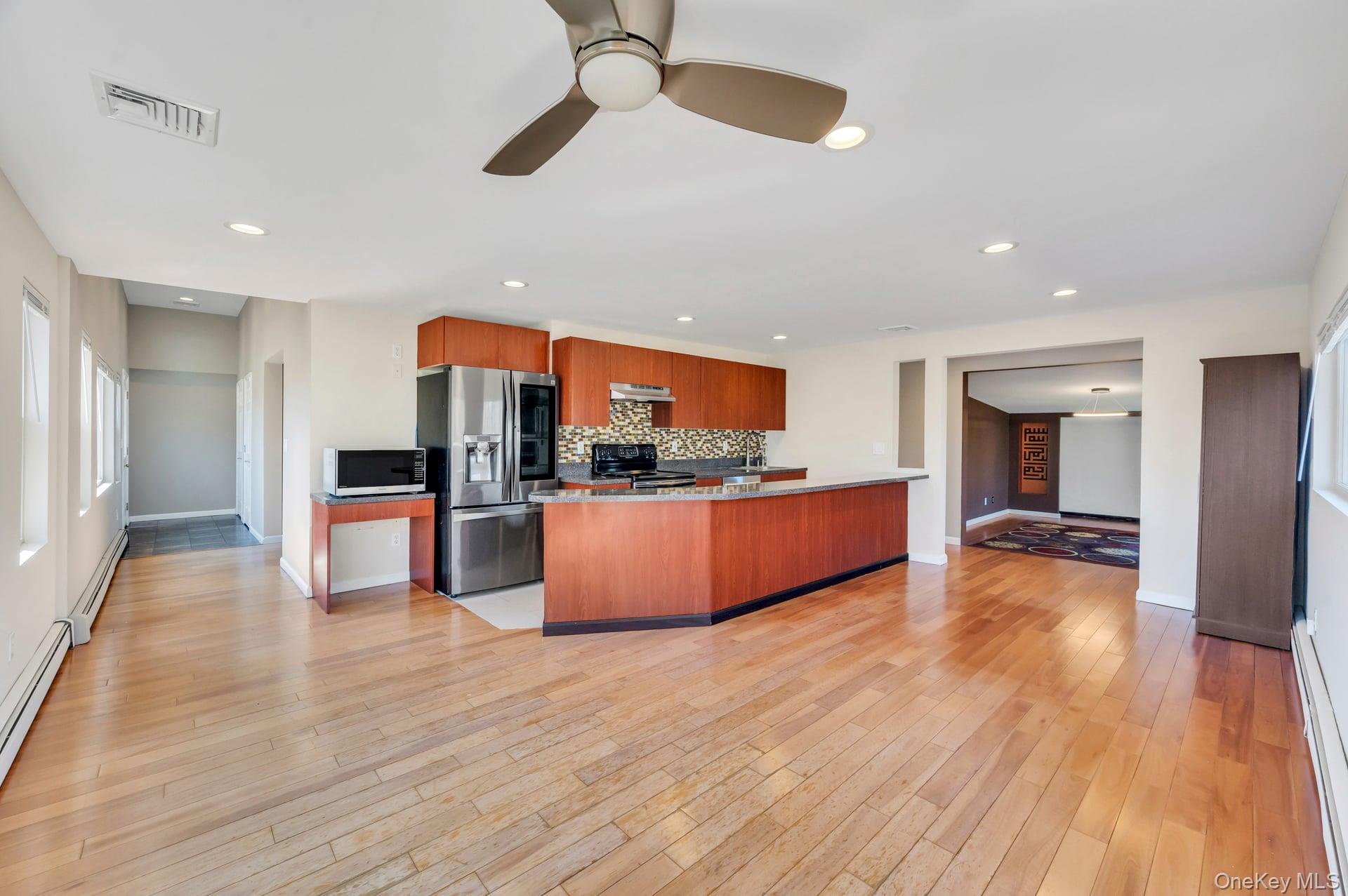 39 Sycamore Avenue, Farmingville, NY 11738