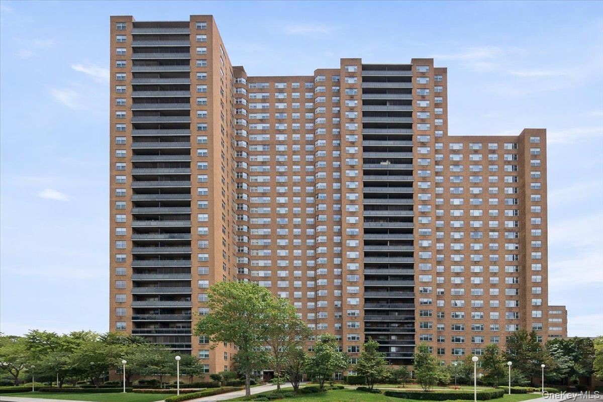 70-25 Yellowstone Boulevard # 14O, Forest Hills, NY 11375