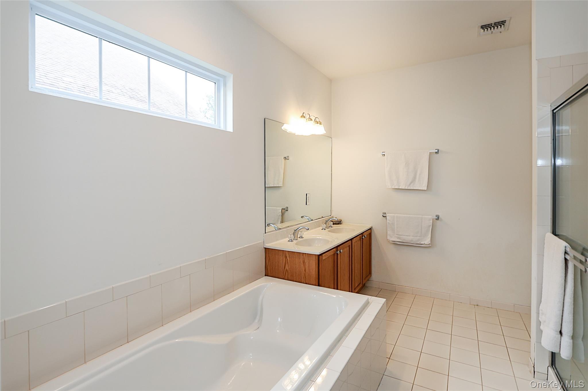 10 Louden Loop, Mount Sinai, NY 11766