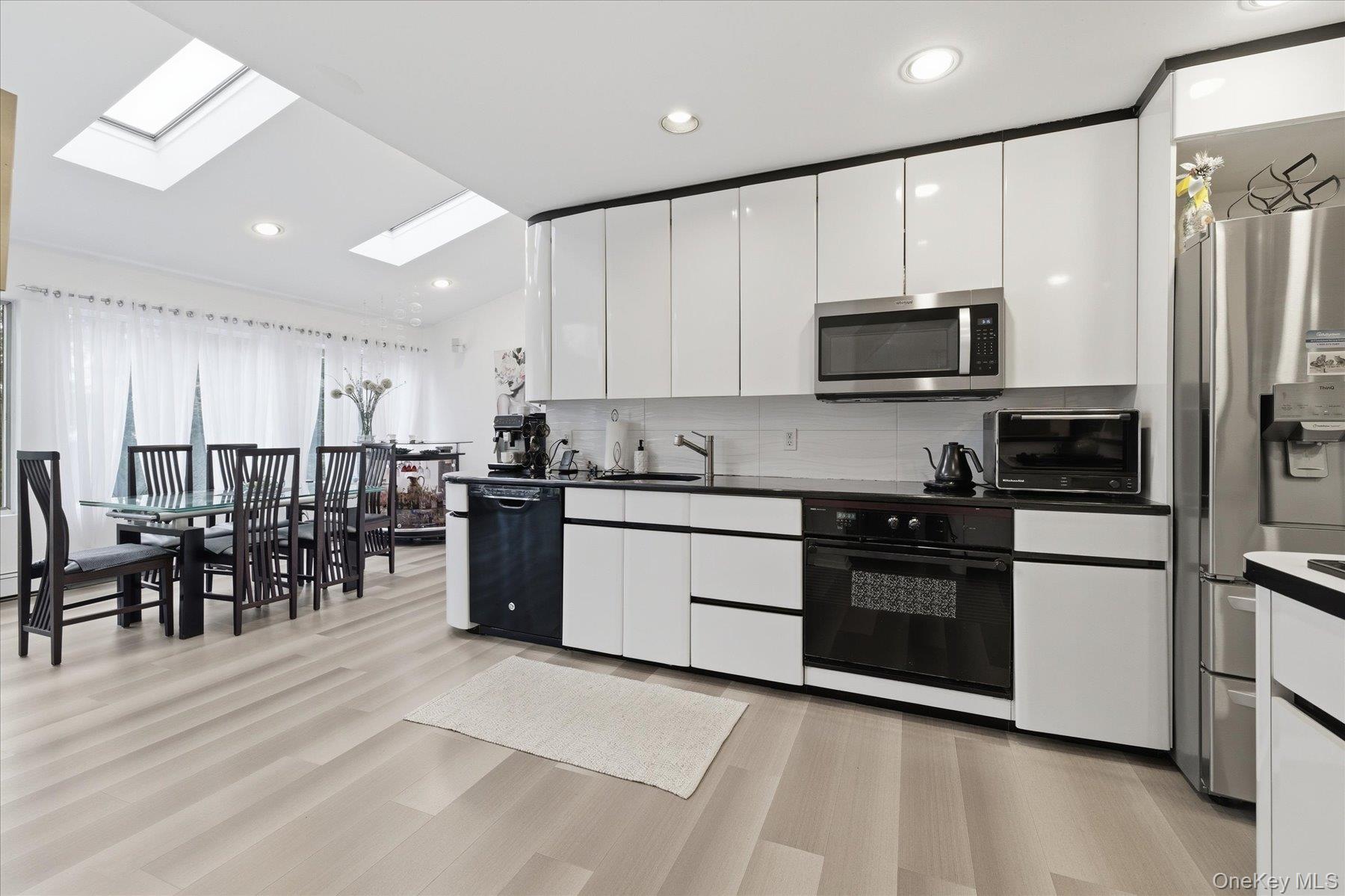 34 Reyam Road, Lynbrook, NY 11563