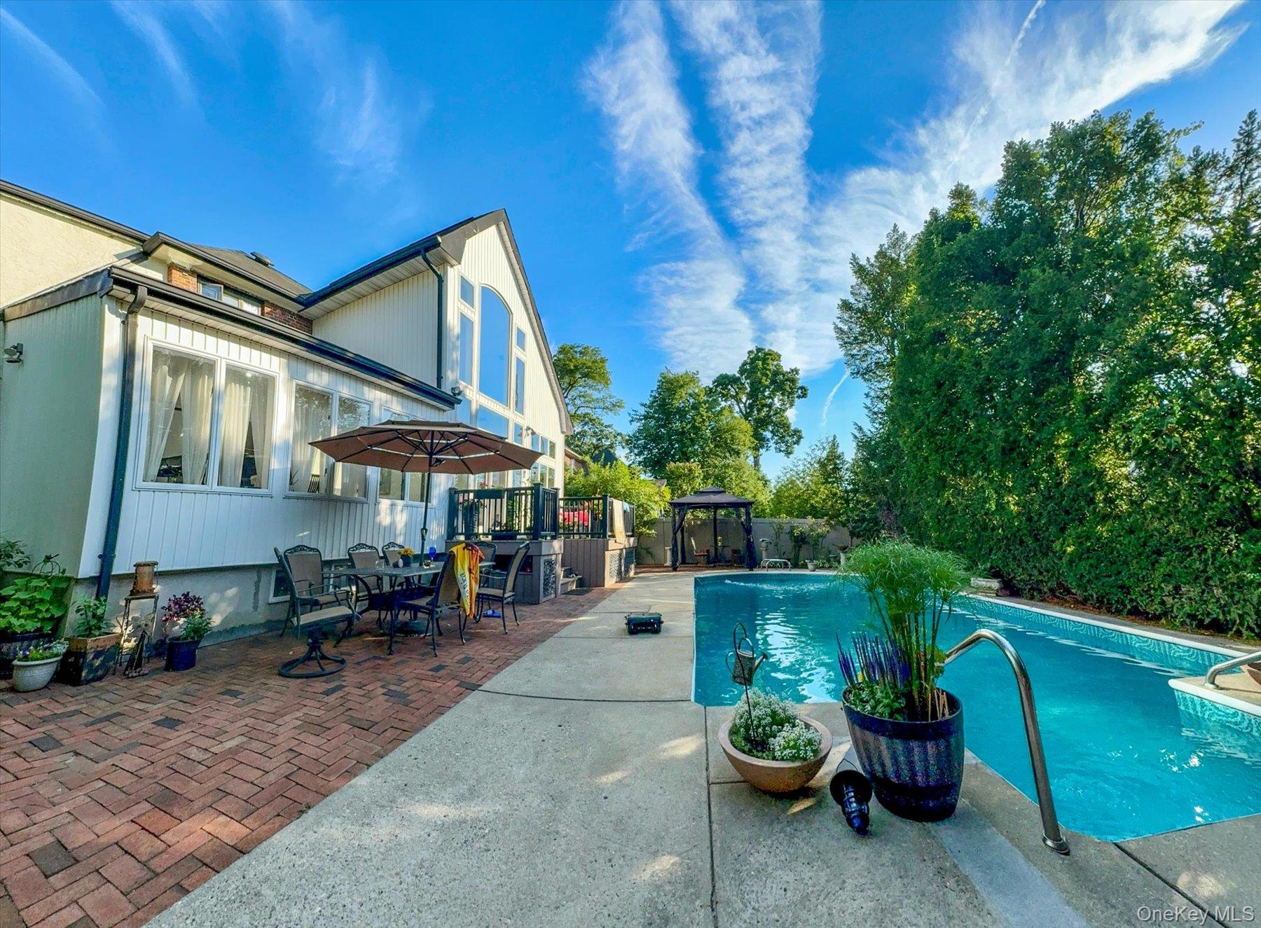 34 Reyam Road, Lynbrook, NY 11563