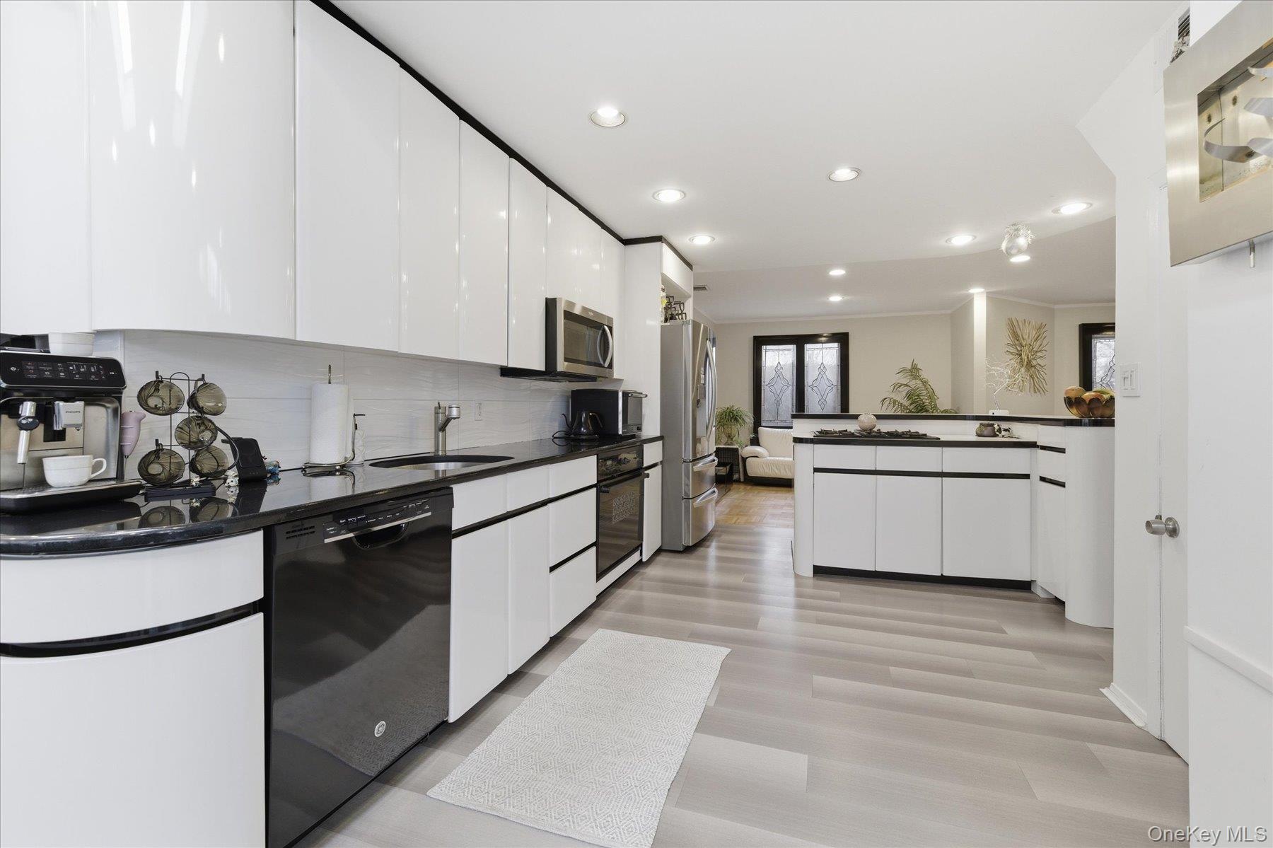 34 Reyam Road, Lynbrook, NY 11563