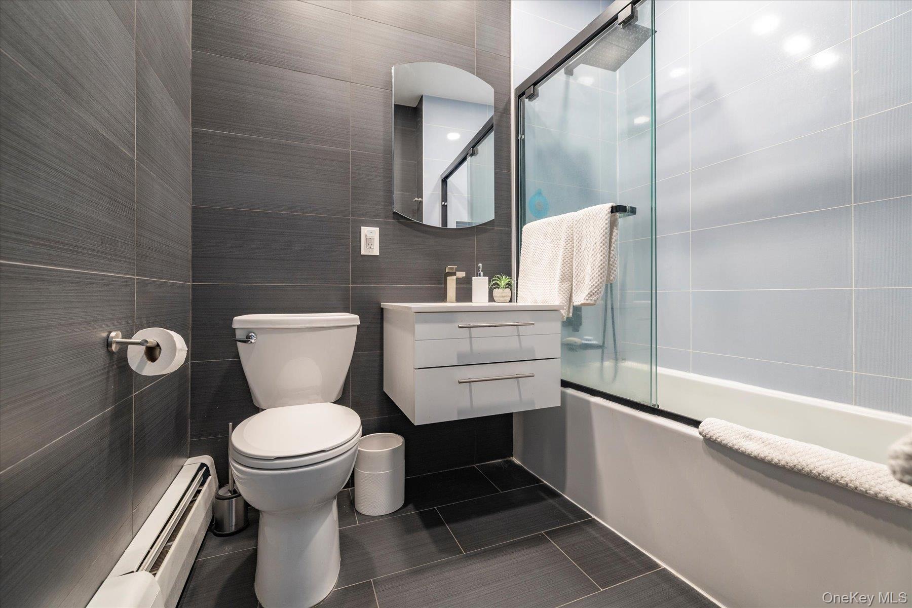 34 Reyam Road, Lynbrook, NY 11563