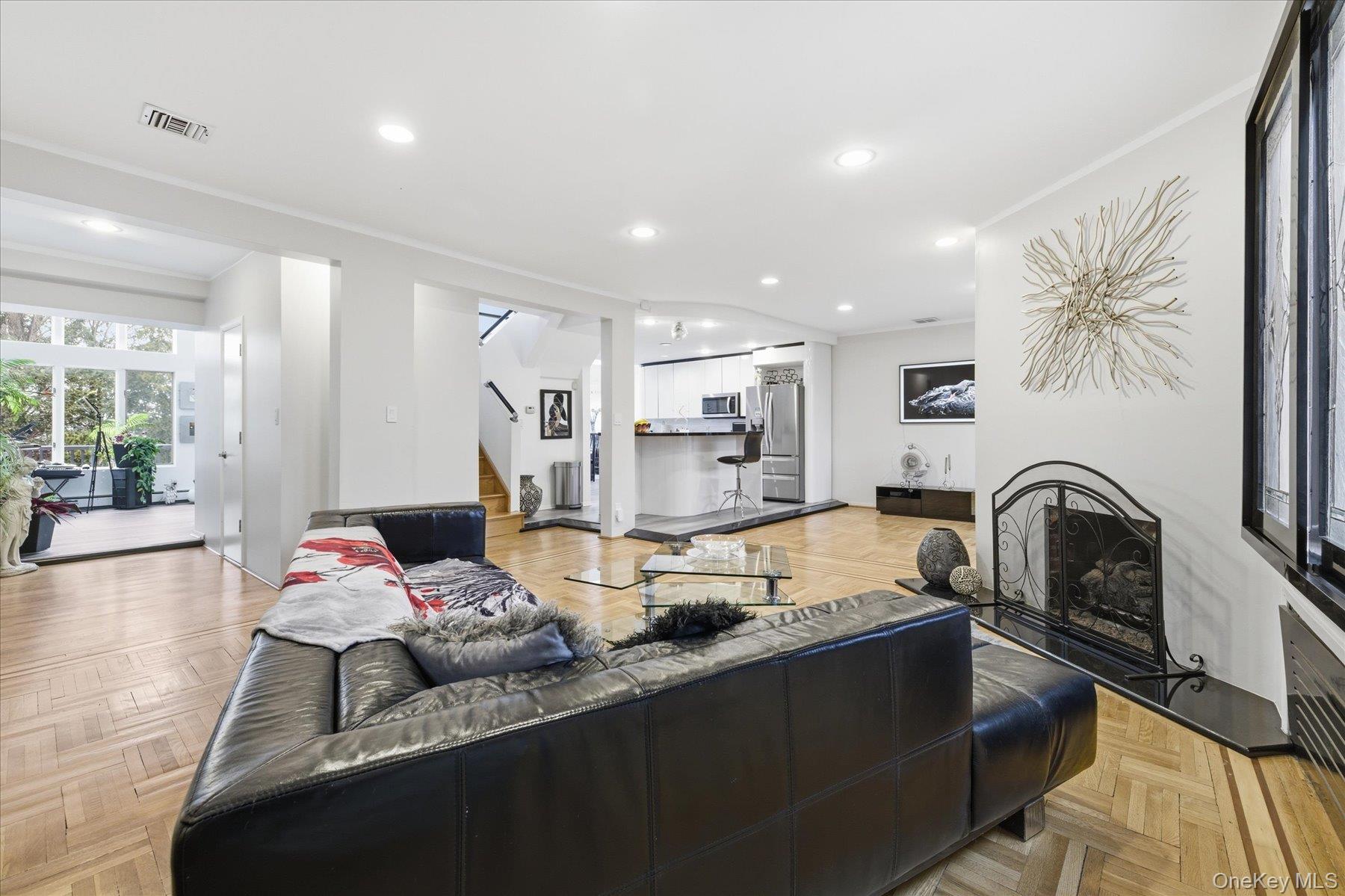 34 Reyam Road, Lynbrook, NY 11563