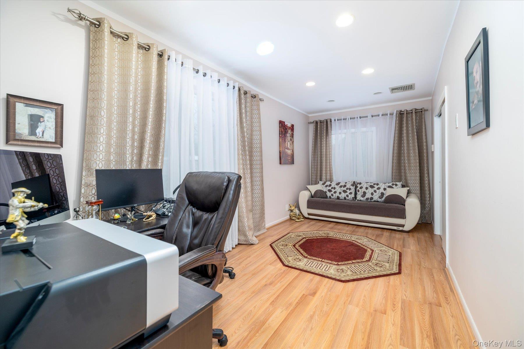 34 Reyam Road, Lynbrook, NY 11563