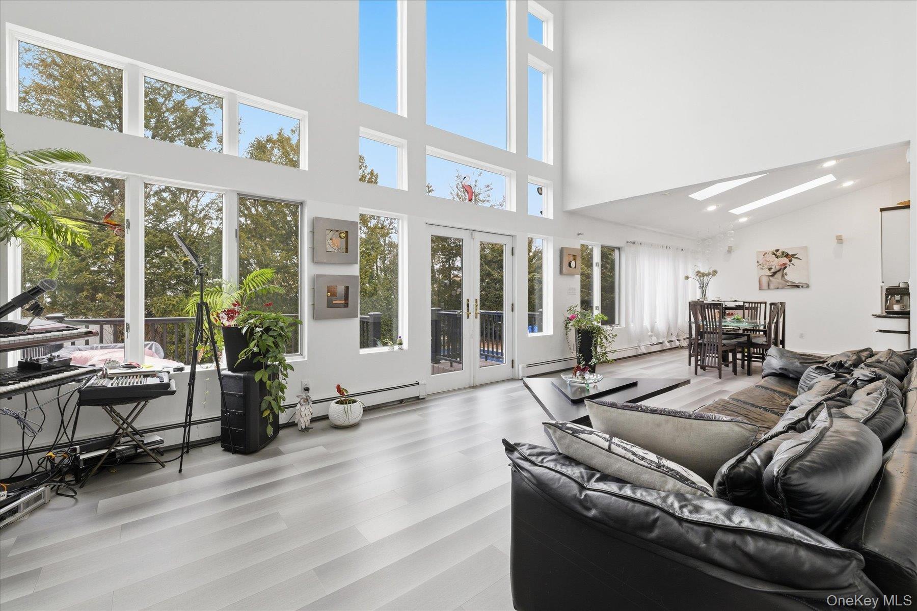 34 Reyam Road, Lynbrook, NY 11563