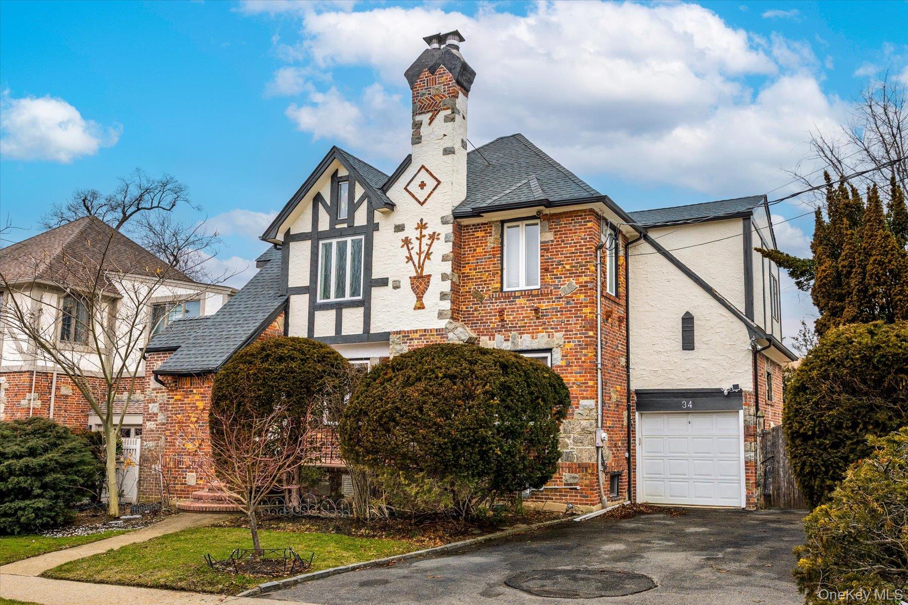 34 Reyam Road, Lynbrook, NY 11563