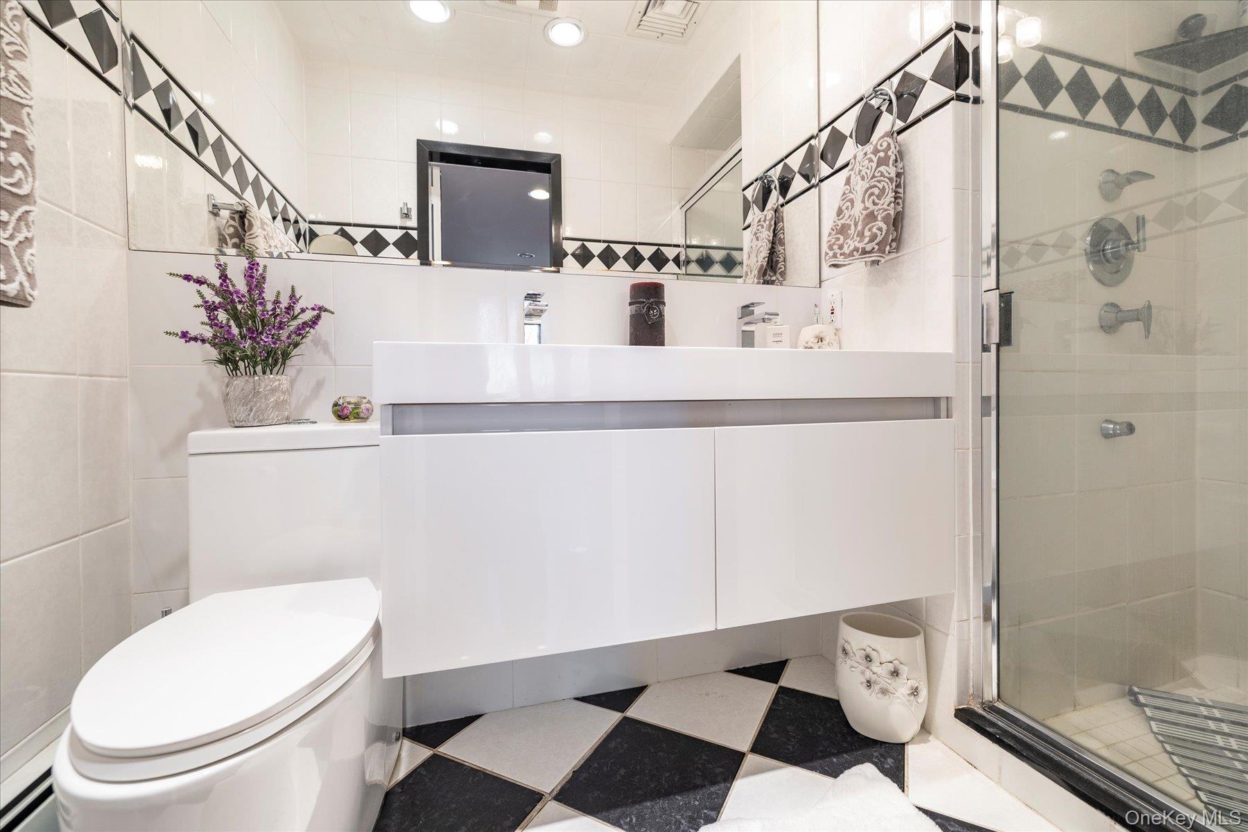 34 Reyam Road, Lynbrook, NY 11563