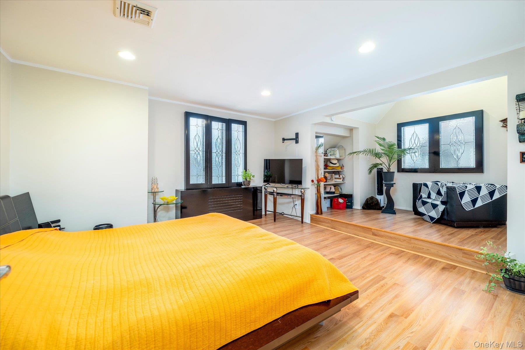 34 Reyam Road, Lynbrook, NY 11563