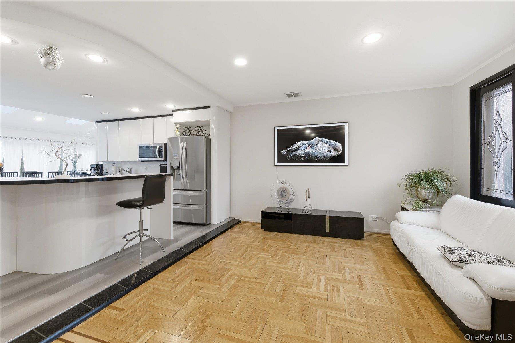 34 Reyam Road, Lynbrook, NY 11563