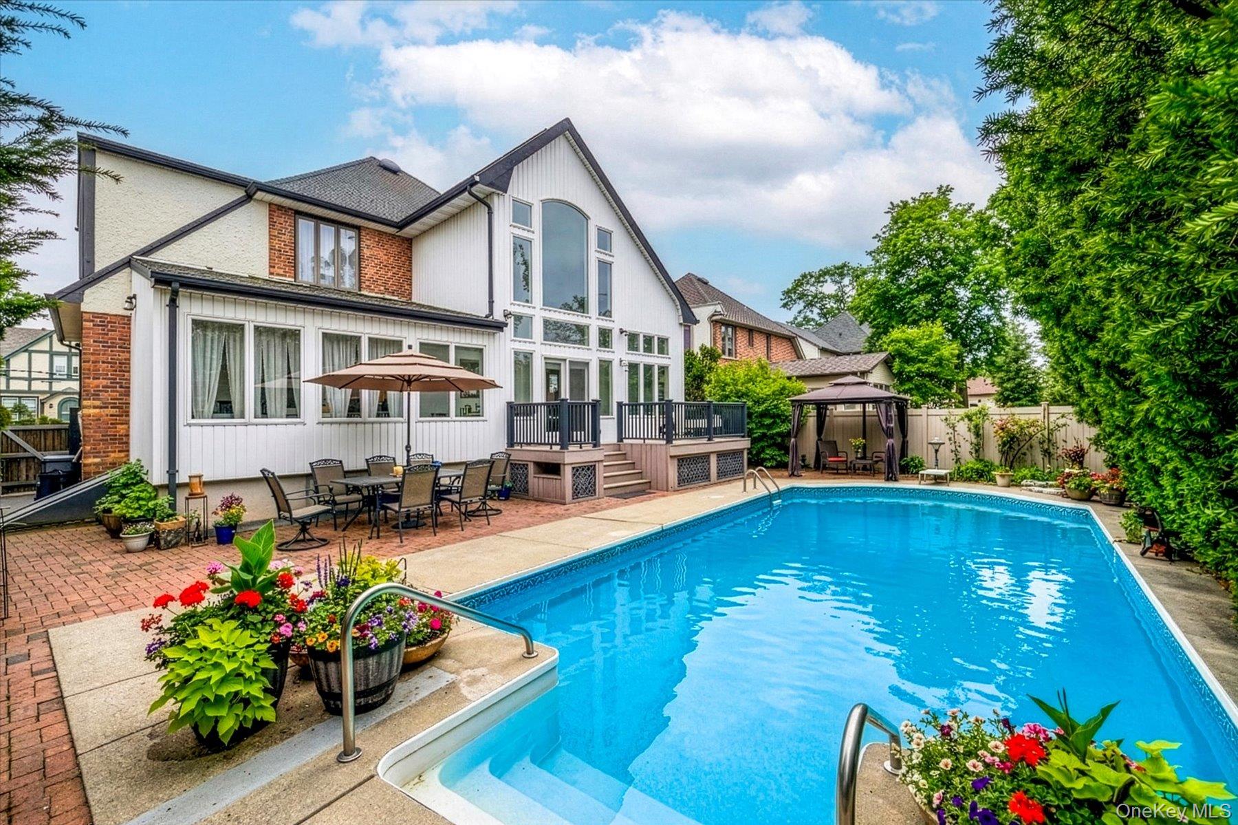 34 Reyam Road, Lynbrook, NY 11563