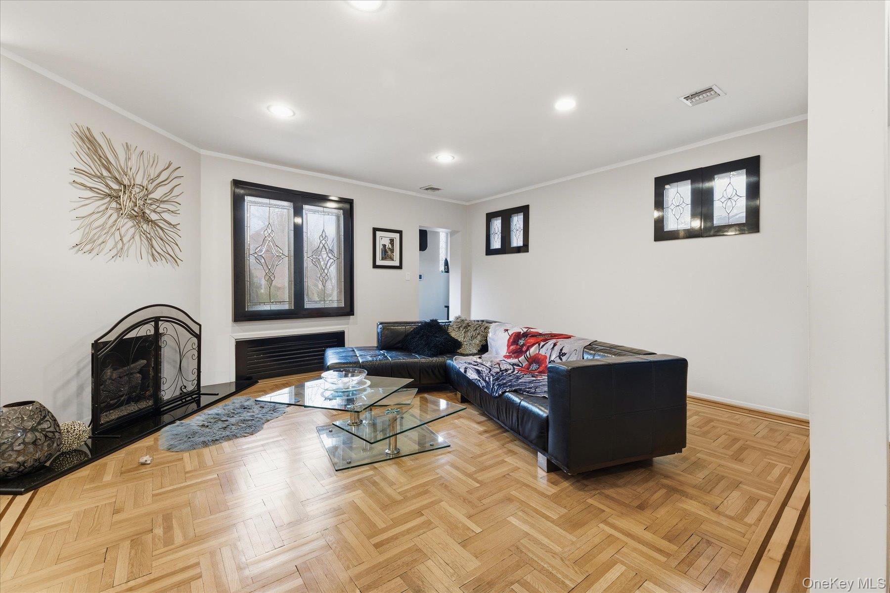 34 Reyam Road, Lynbrook, NY 11563