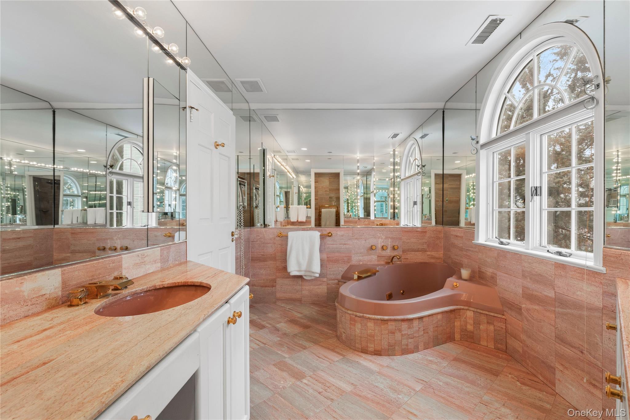 25 Stratford Road, Harrison, NY 10528