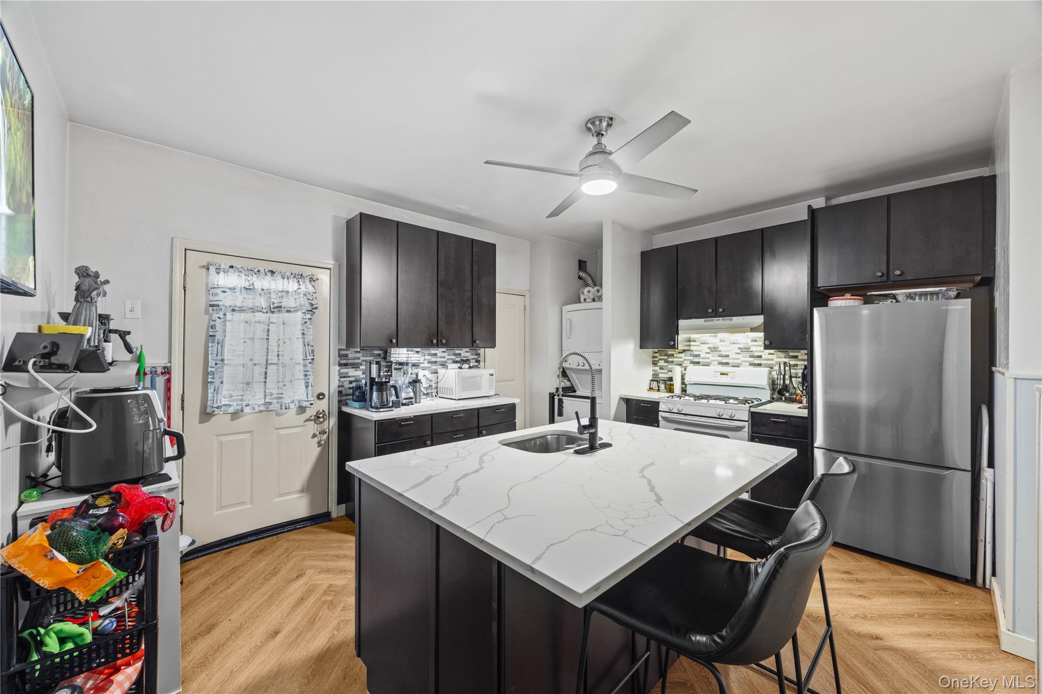 37 Moquette Row S, Yonkers, NY 10703