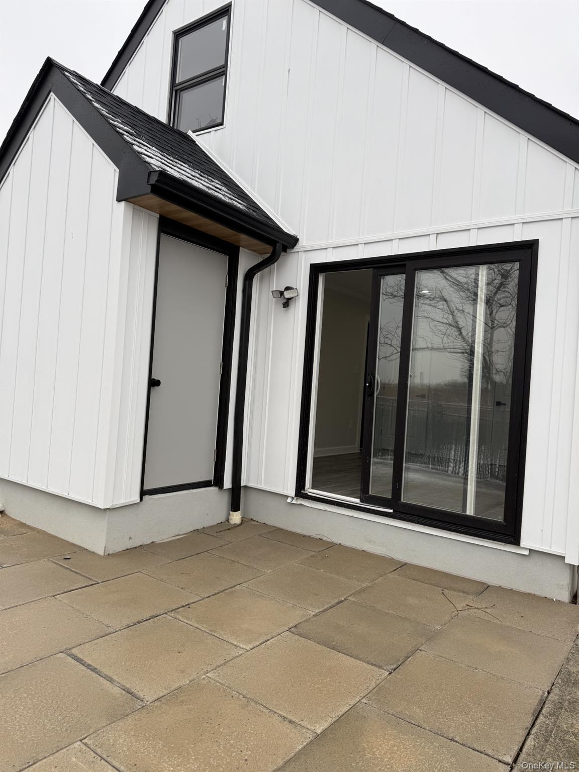 11 Bayview Avenue, Lawrence, NY 11559