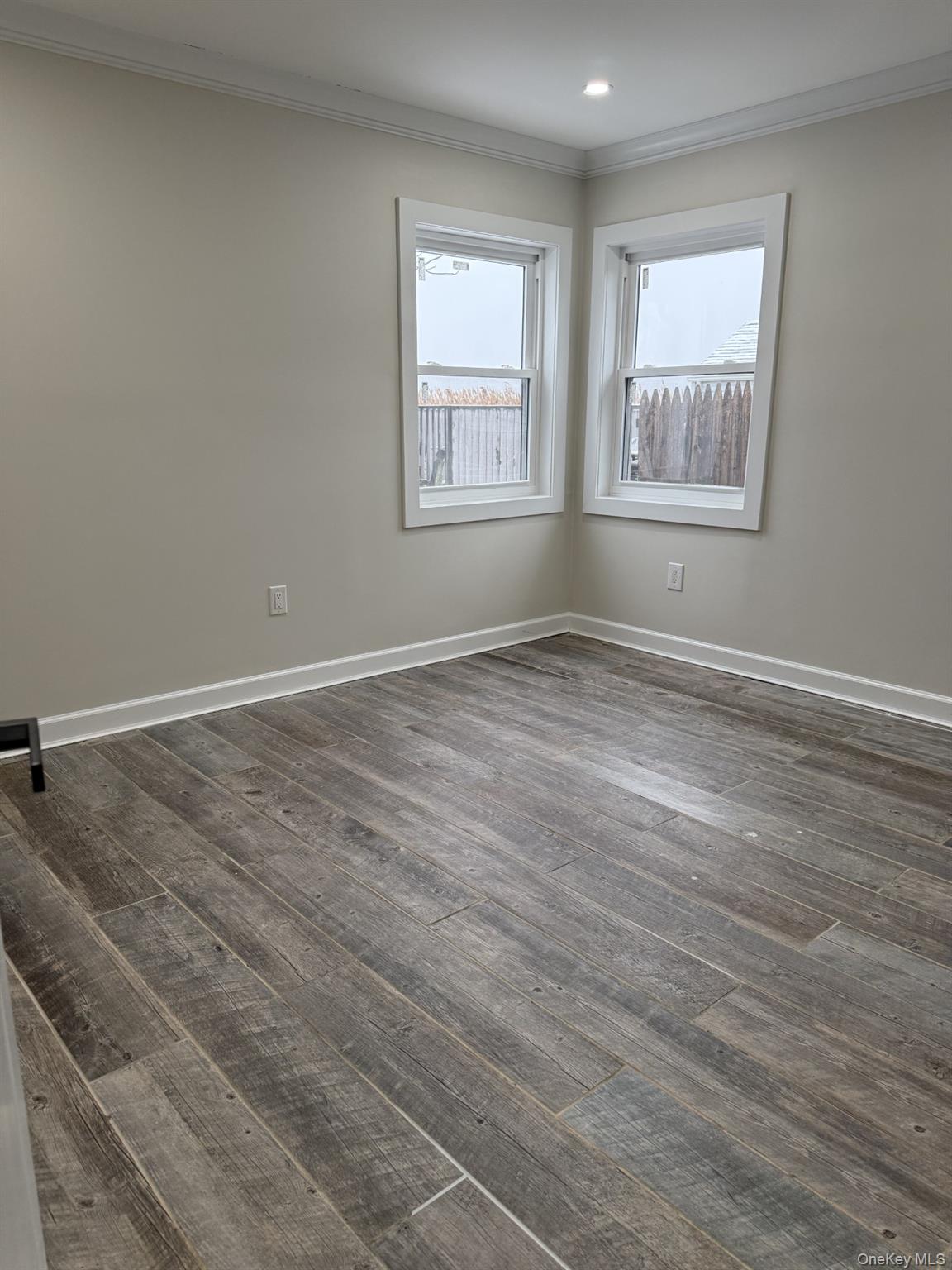 11 Bayview Avenue, Lawrence, NY 11559