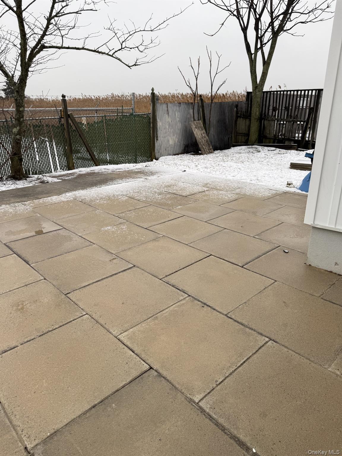 11 Bayview Avenue, Lawrence, NY 11559