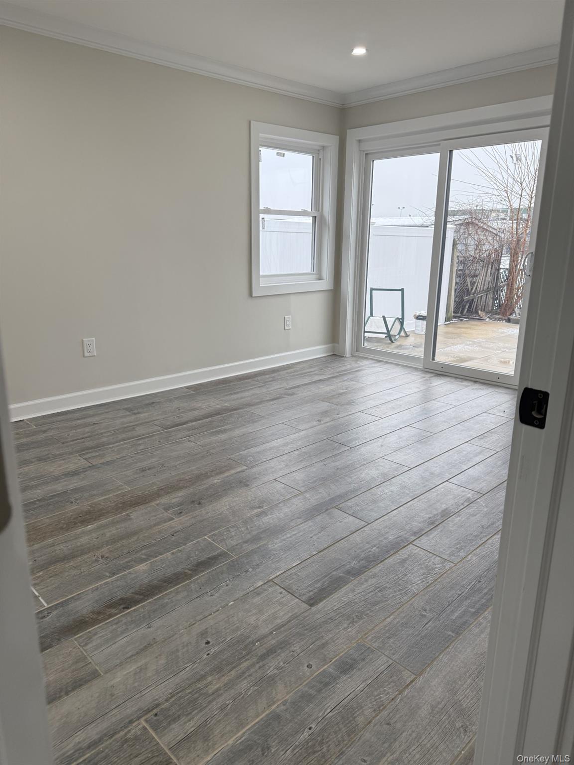 11 Bayview Avenue, Lawrence, NY 11559