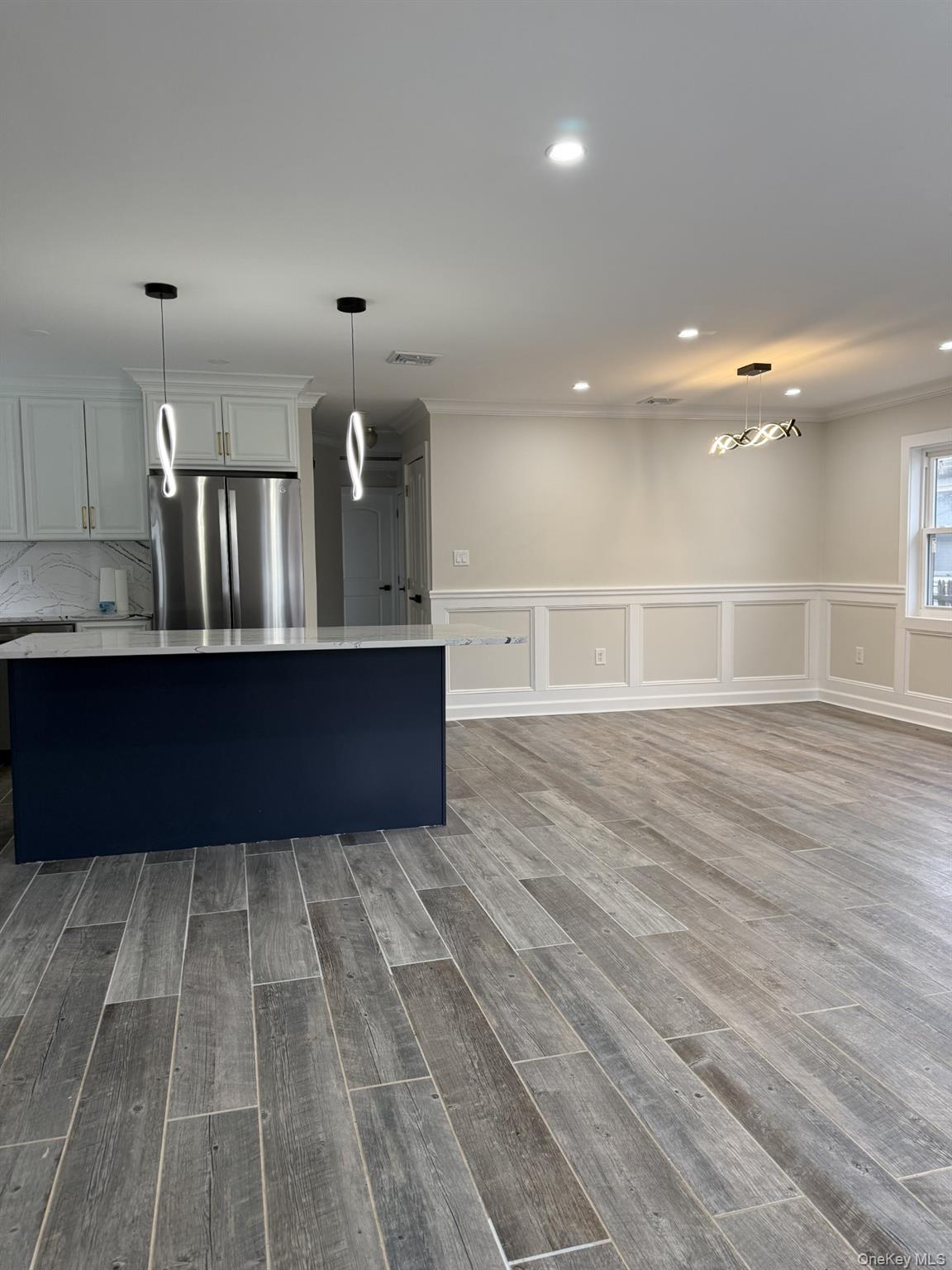 11 Bayview Avenue, Lawrence, NY 11559