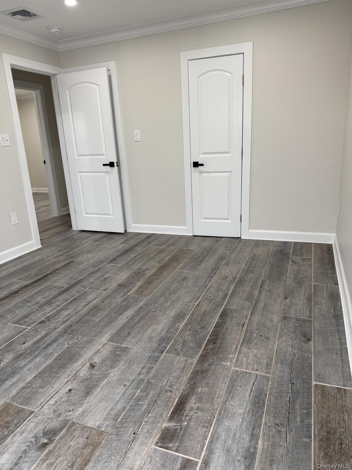 11 Bayview Avenue, Lawrence, NY 11559