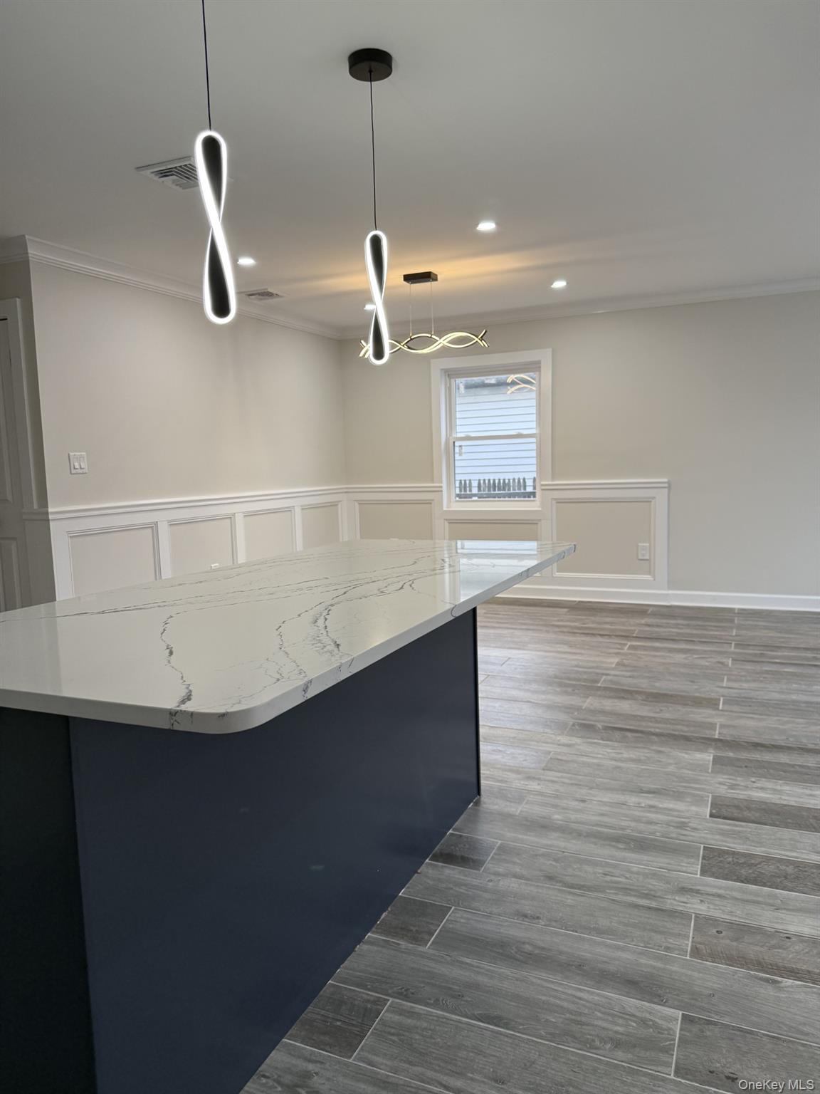 11 Bayview Avenue, Lawrence, NY 11559