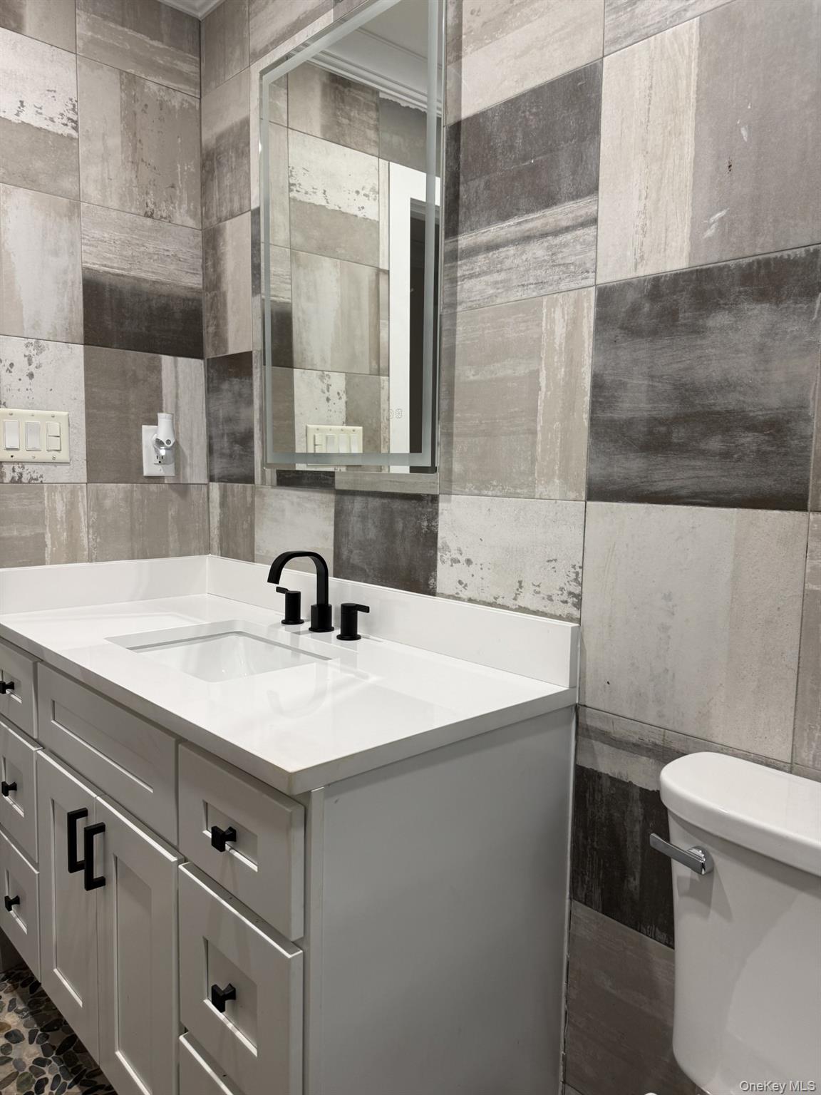 11 Bayview Avenue, Lawrence, NY 11559