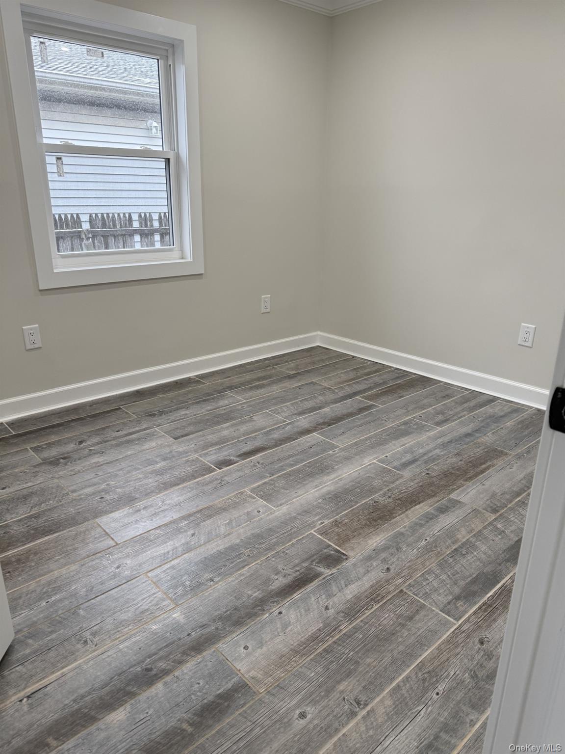 11 Bayview Avenue, Lawrence, NY 11559