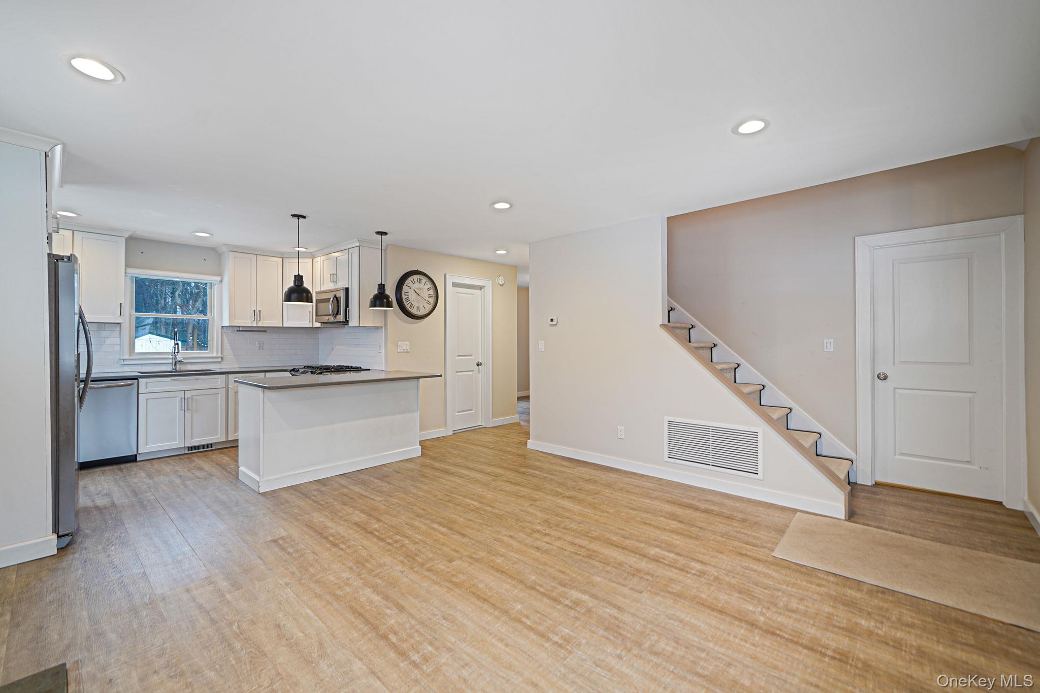 10 Terry Place, Center Moriches, NY 11934