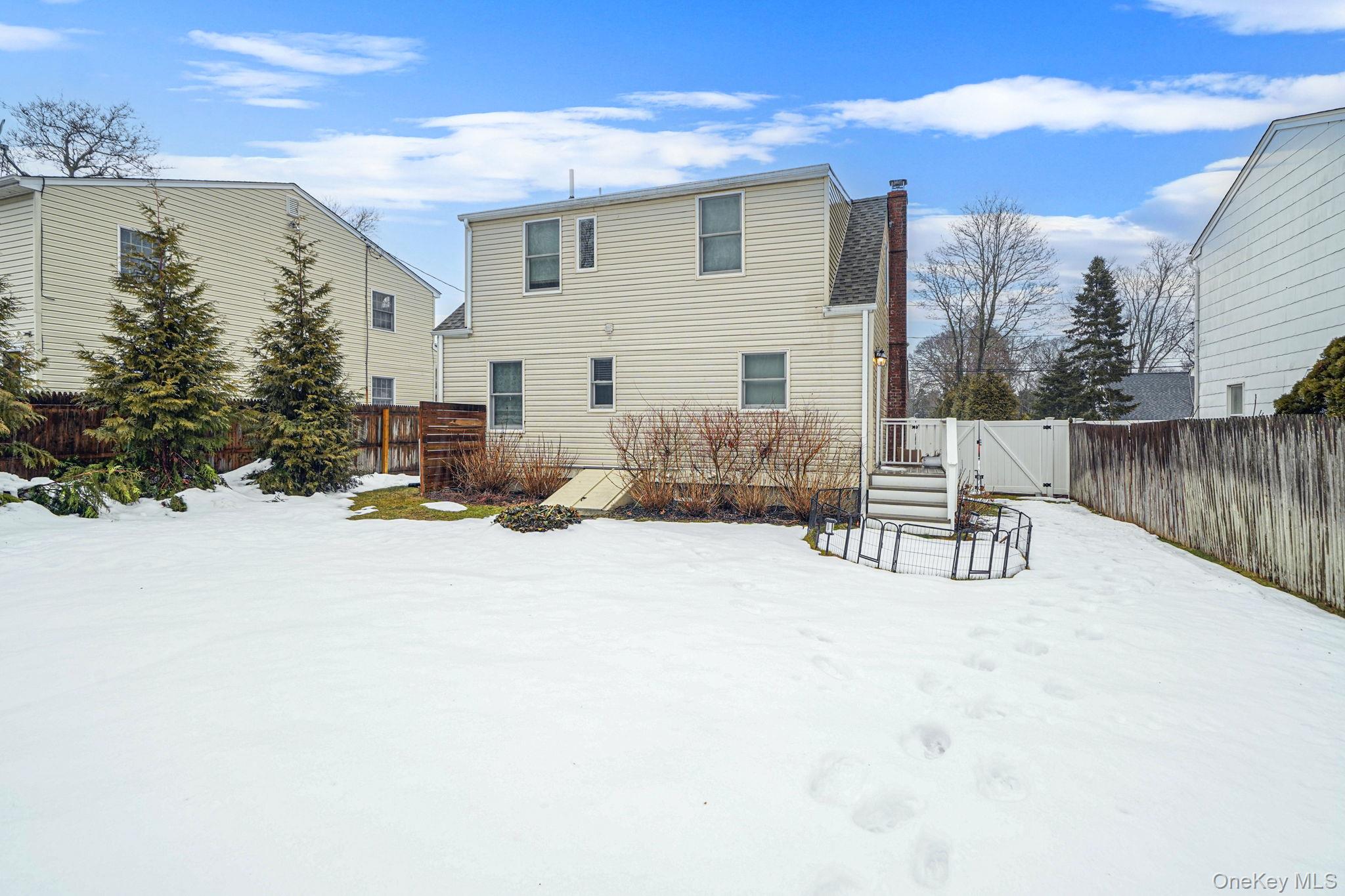 10 Terry Place, Center Moriches, NY 11934