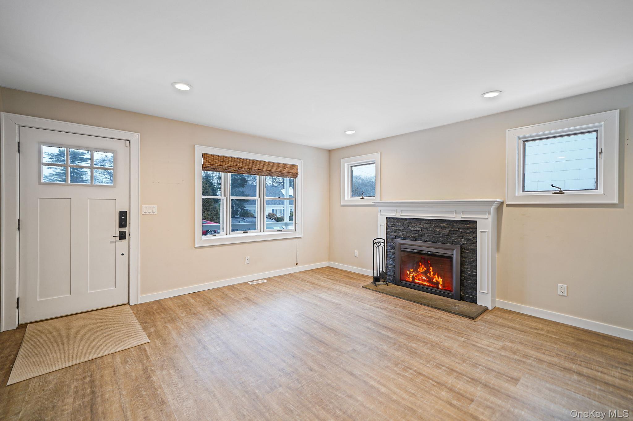 10 Terry Place, Center Moriches, NY 11934