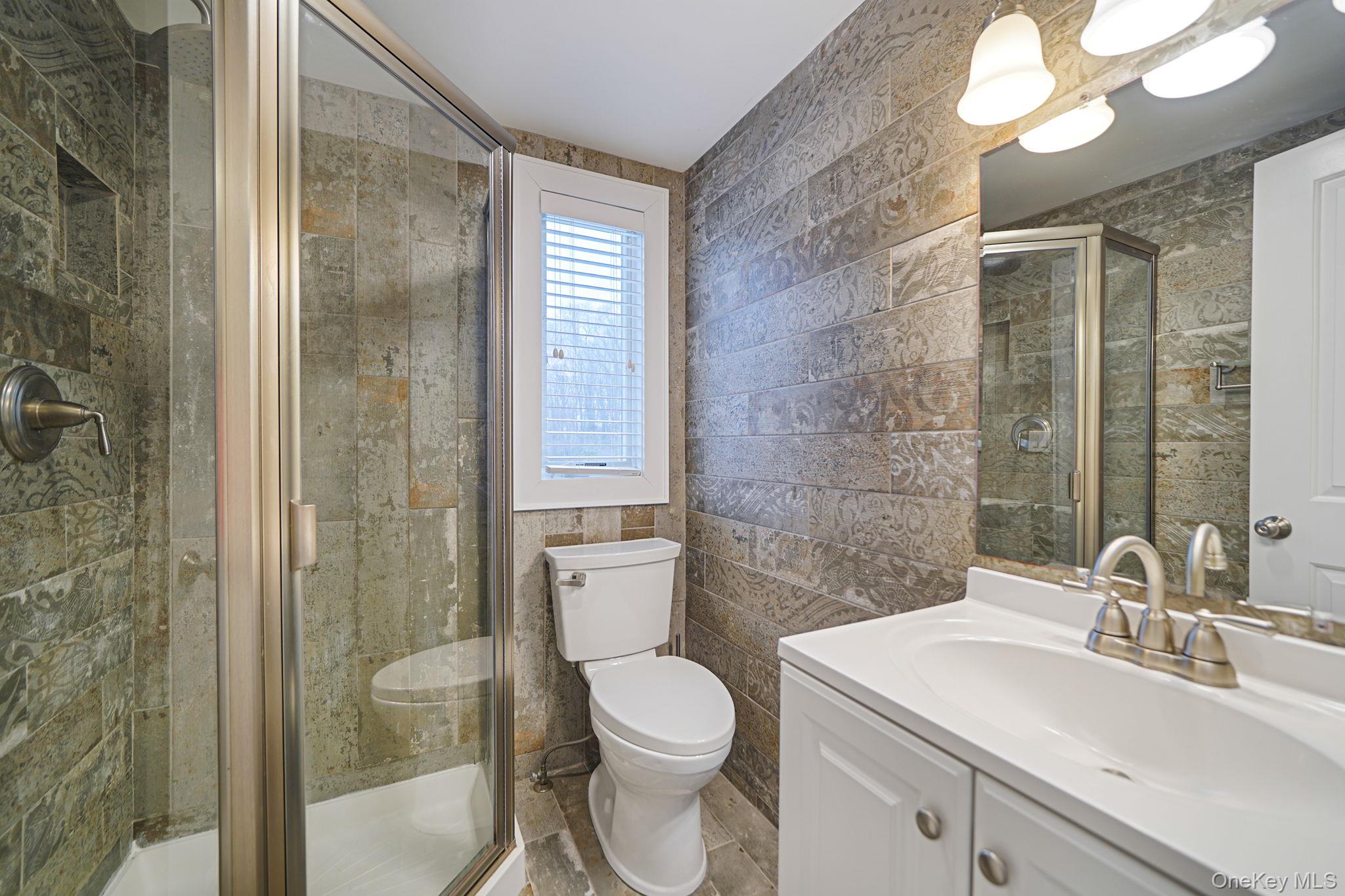 10 Terry Place, Center Moriches, NY 11934