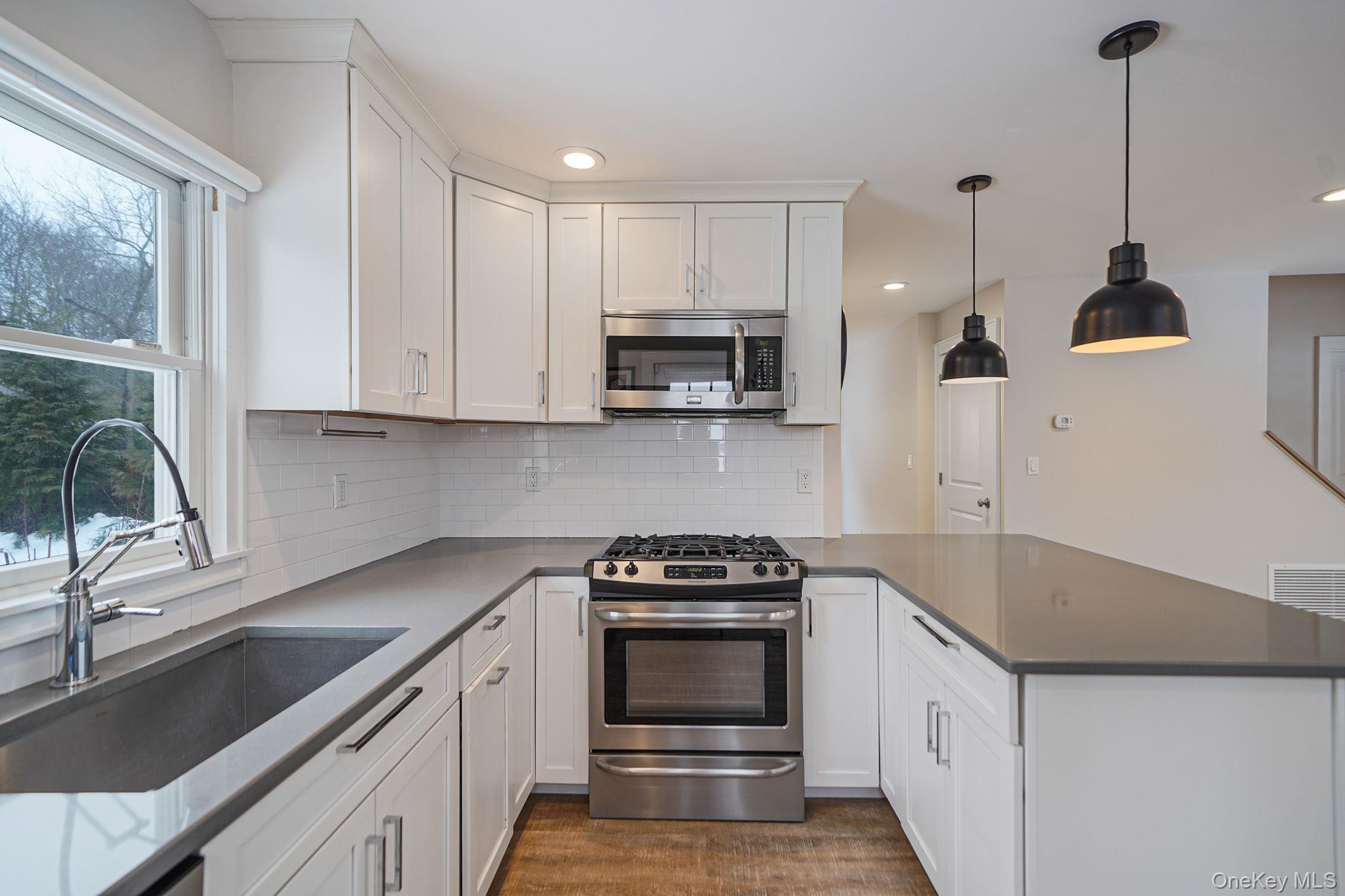 10 Terry Place, Center Moriches, NY 11934