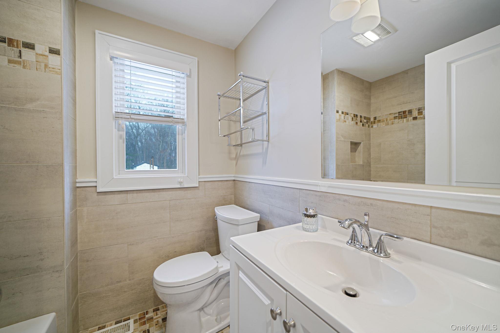 10 Terry Place, Center Moriches, NY 11934