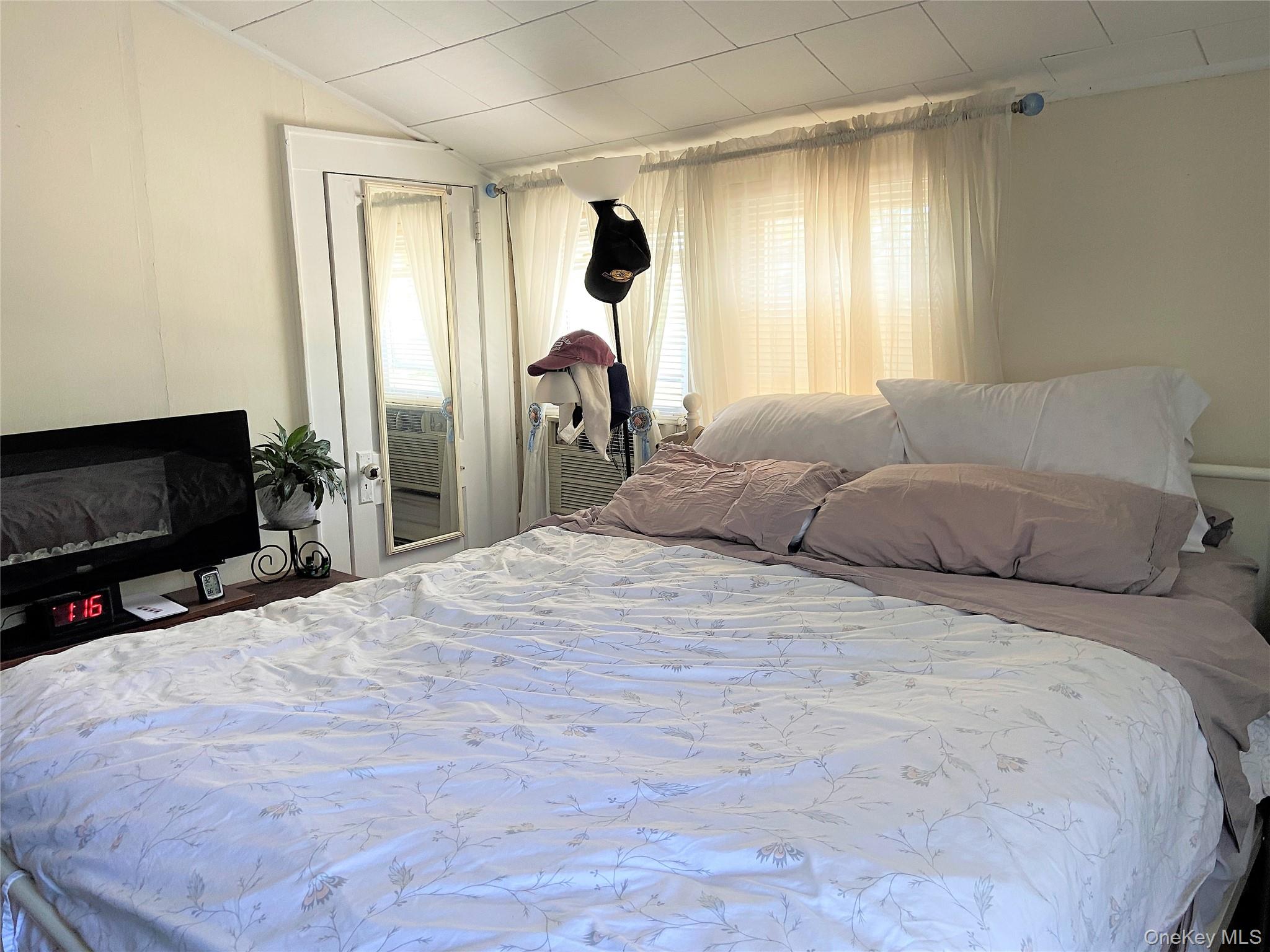 42 Hamilton Road # Left, North Merrick, NY 11566