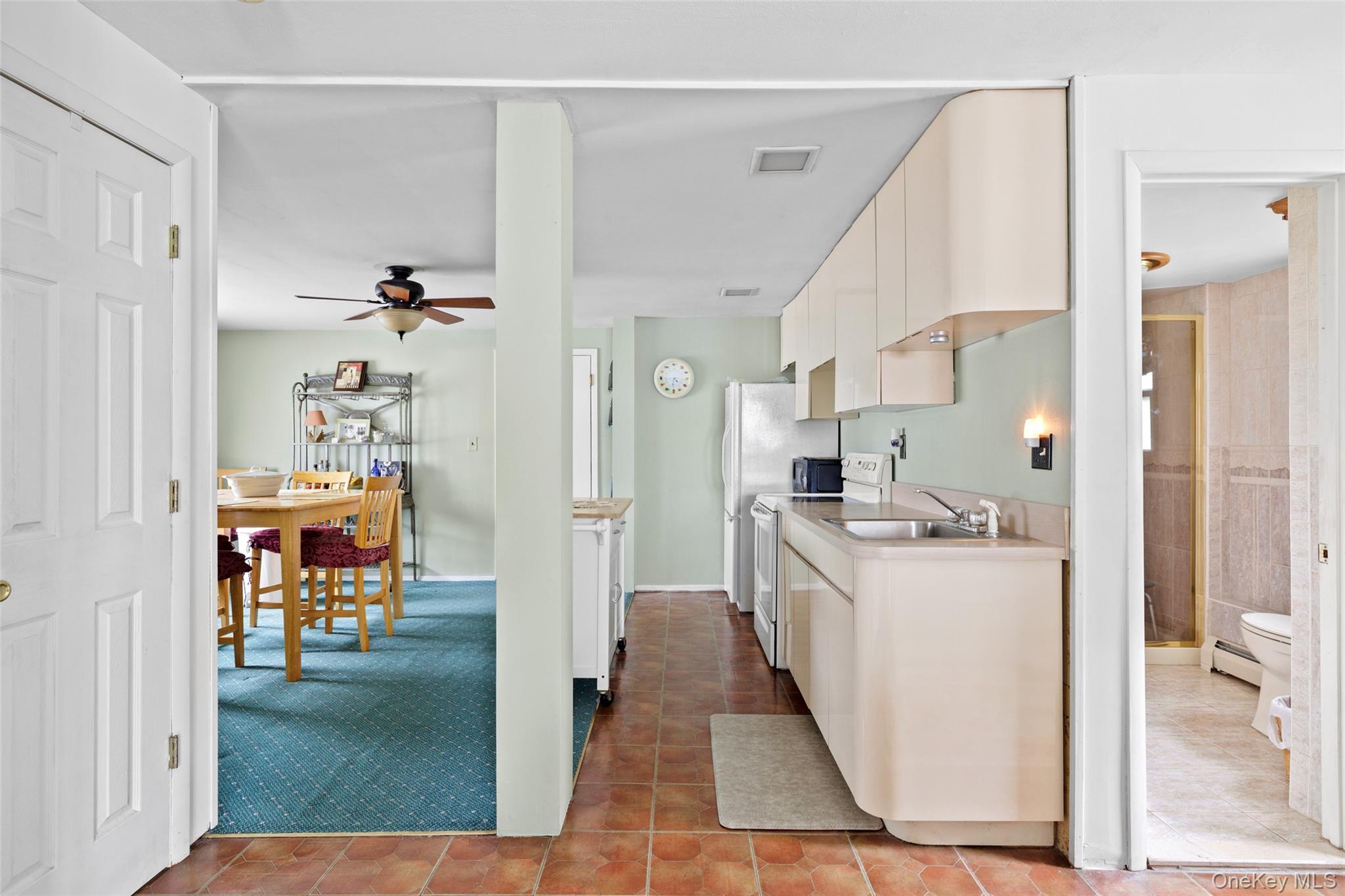 830 N Broome Avenue, Lindenhurst, NY 11757