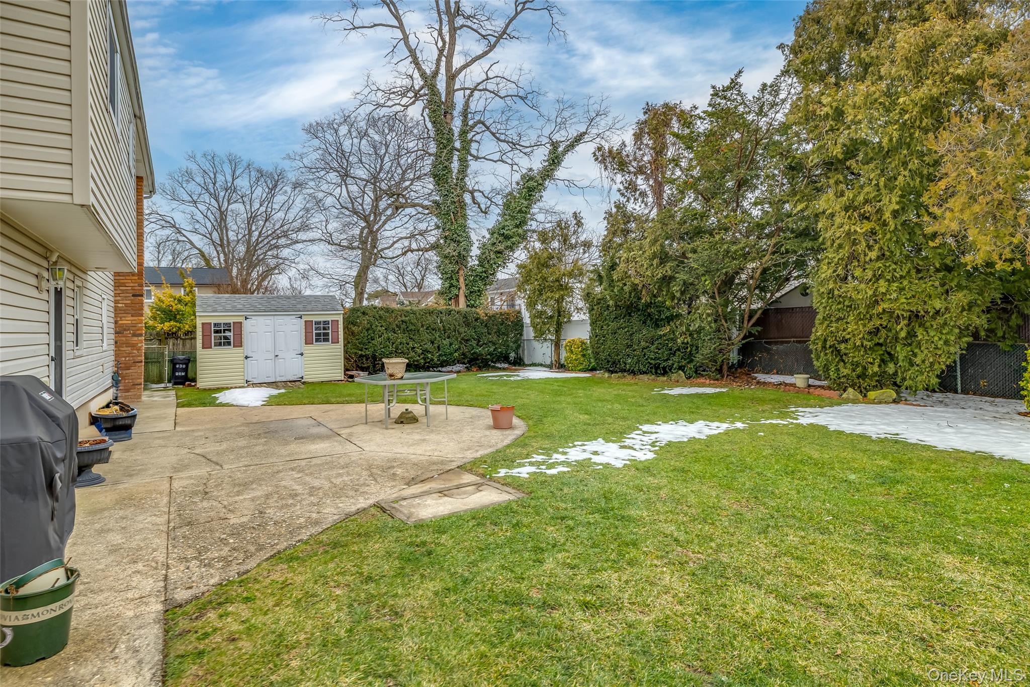 830 N Broome Avenue, Lindenhurst, NY 11757