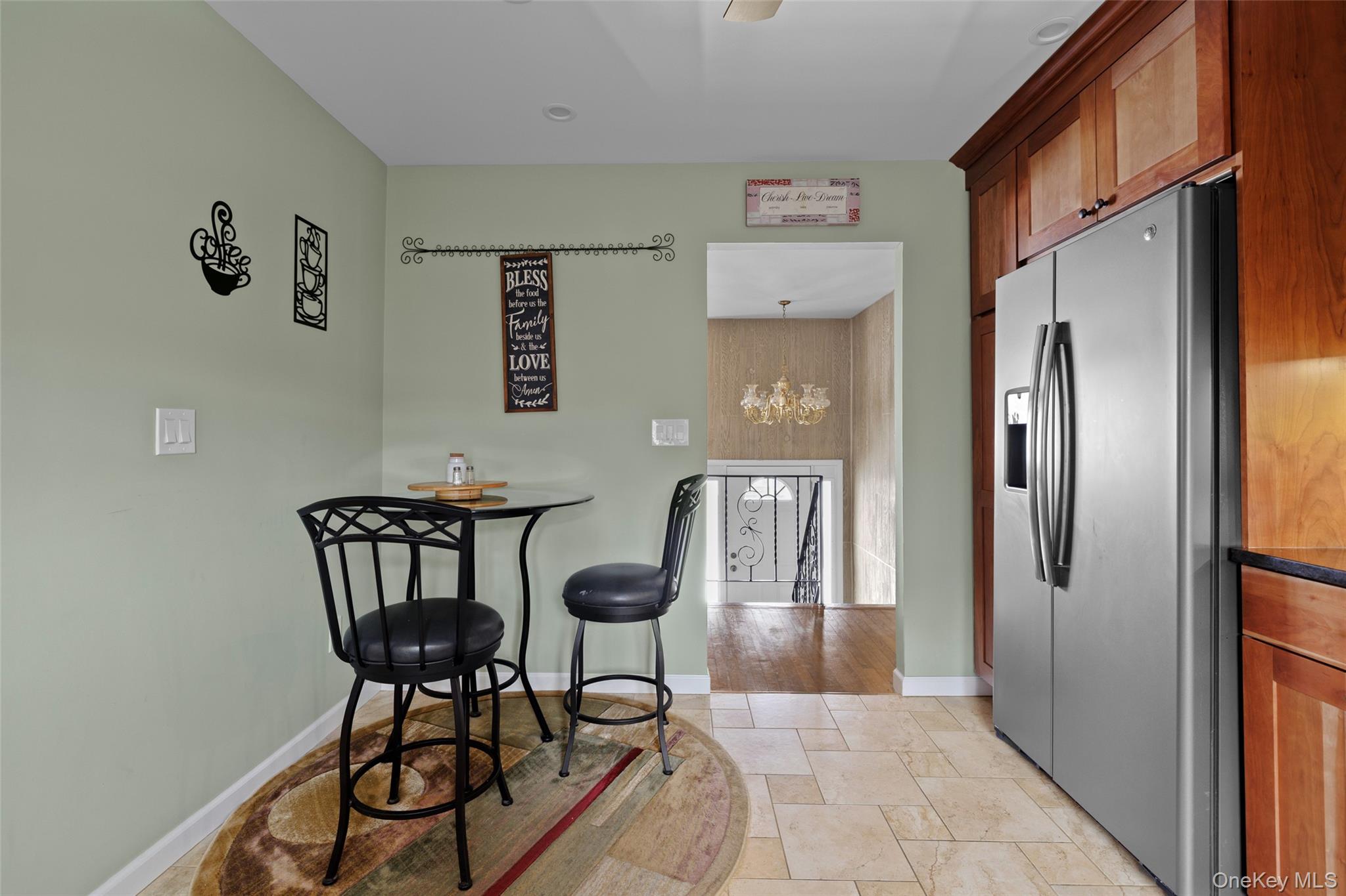 830 N Broome Avenue, Lindenhurst, NY 11757