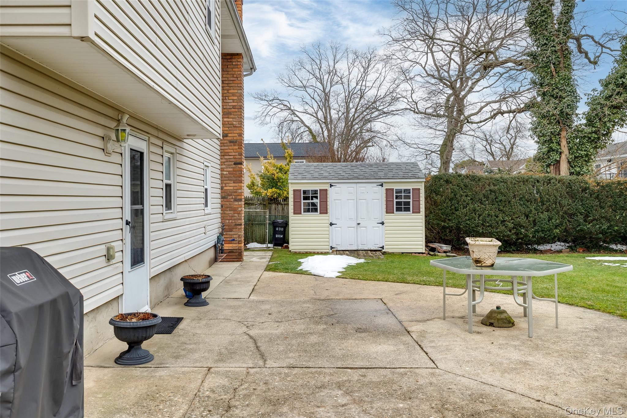 830 N Broome Avenue, Lindenhurst, NY 11757