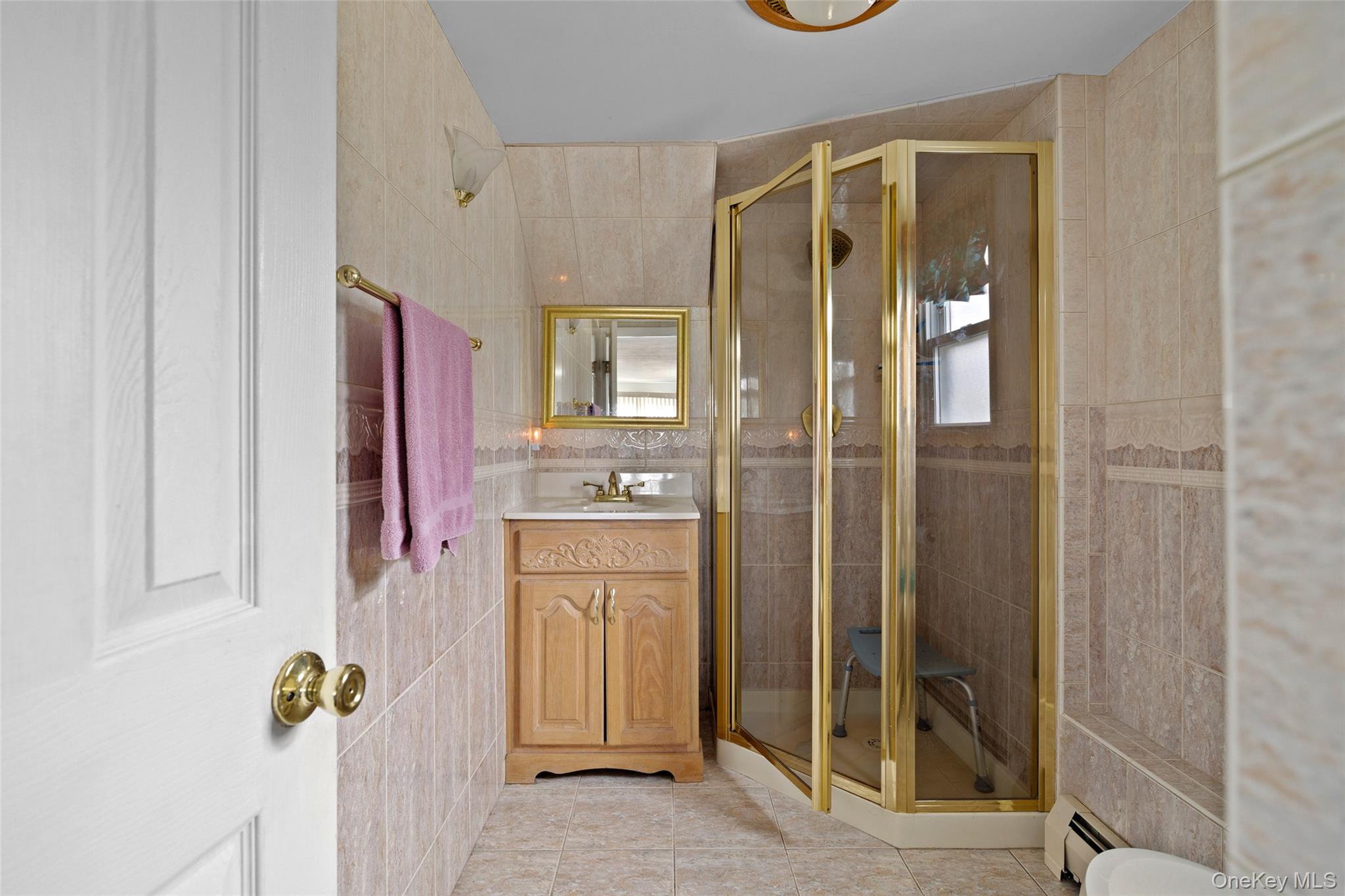 830 N Broome Avenue, Lindenhurst, NY 11757