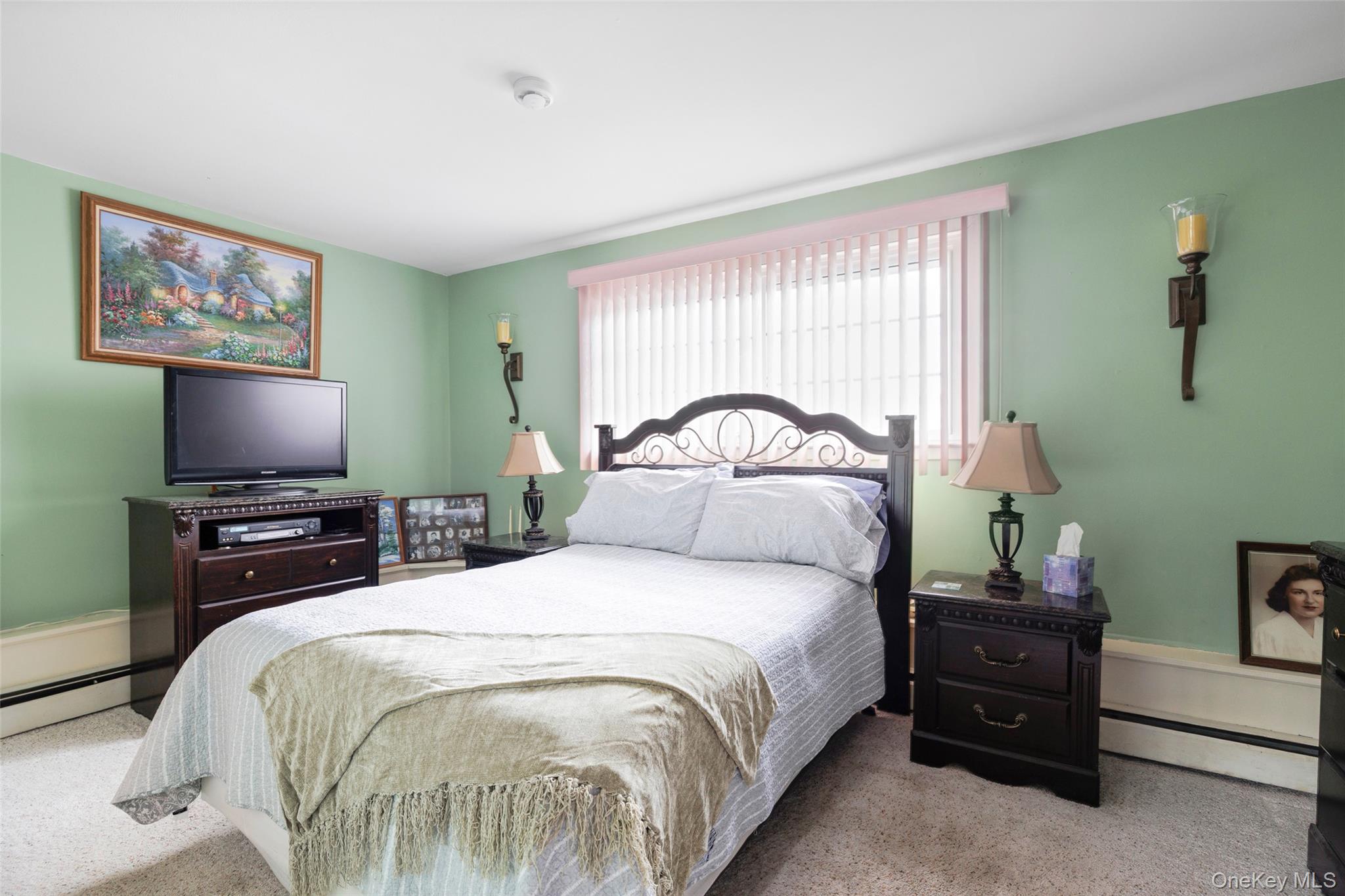 830 N Broome Avenue, Lindenhurst, NY 11757