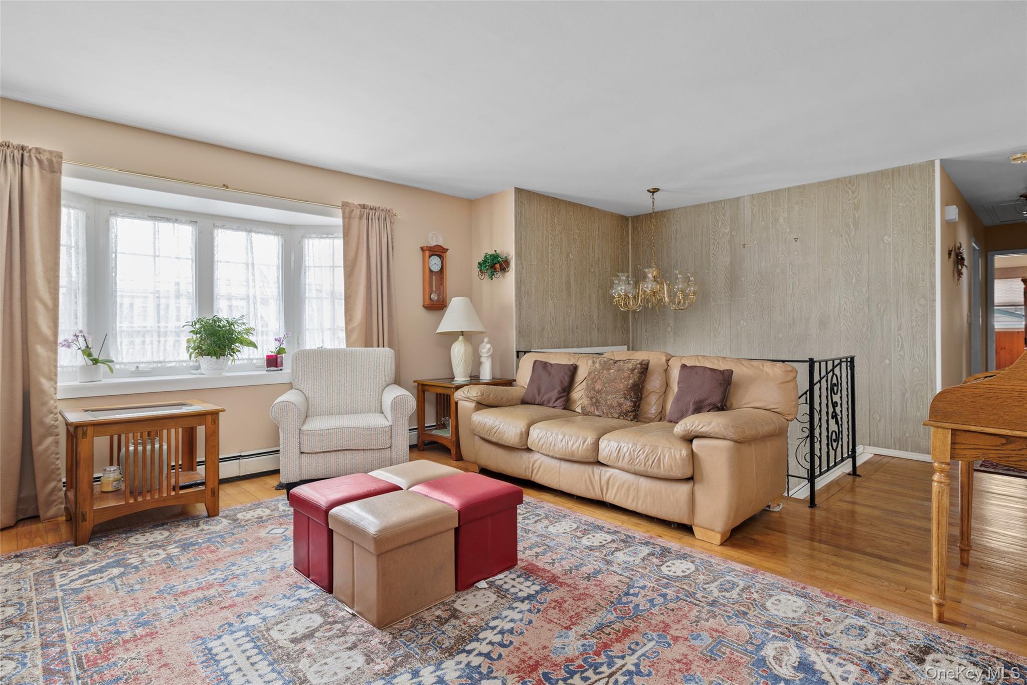 830 N Broome Avenue, Lindenhurst, NY 11757