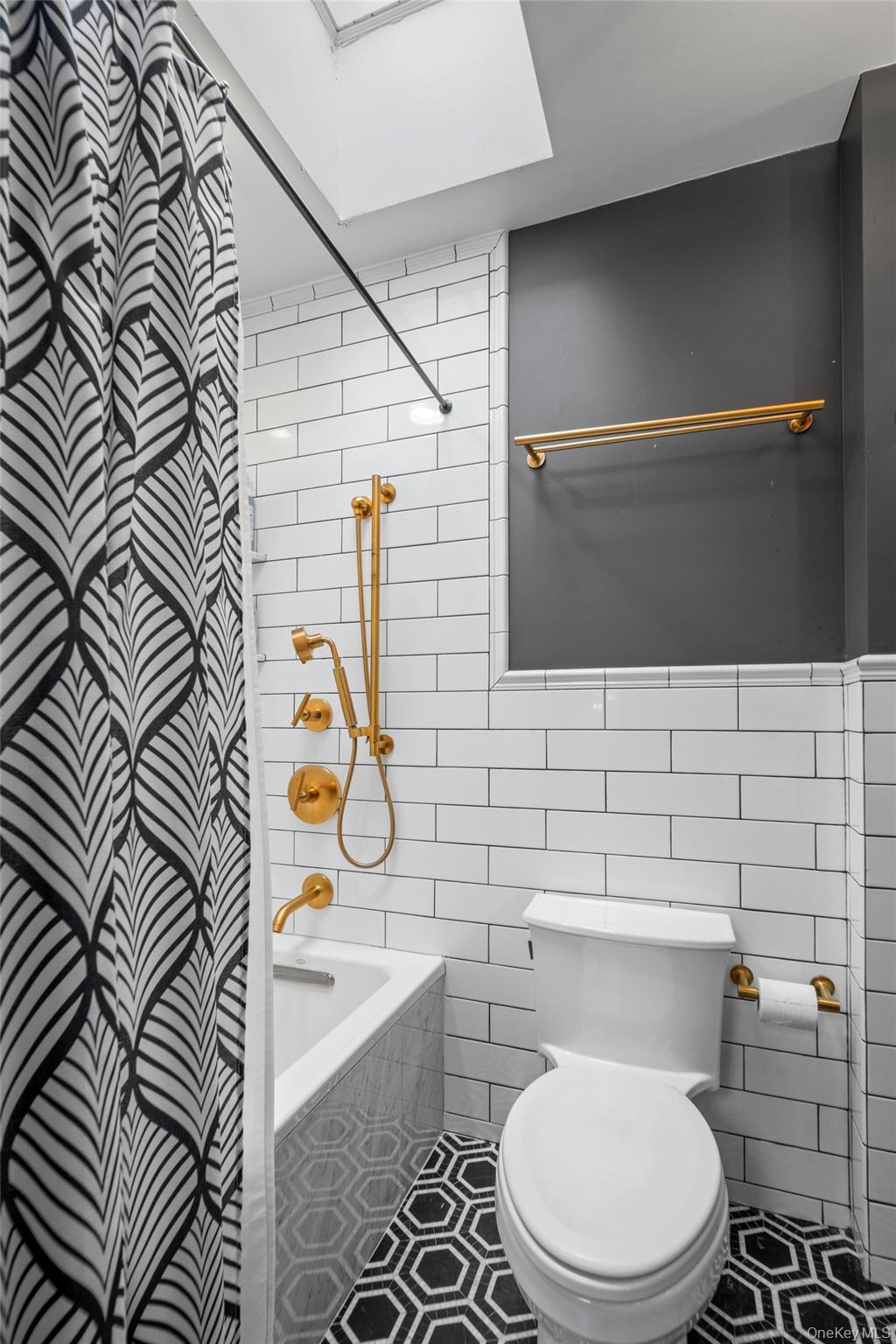 5812 77th Place, Middle Village, NY 11379